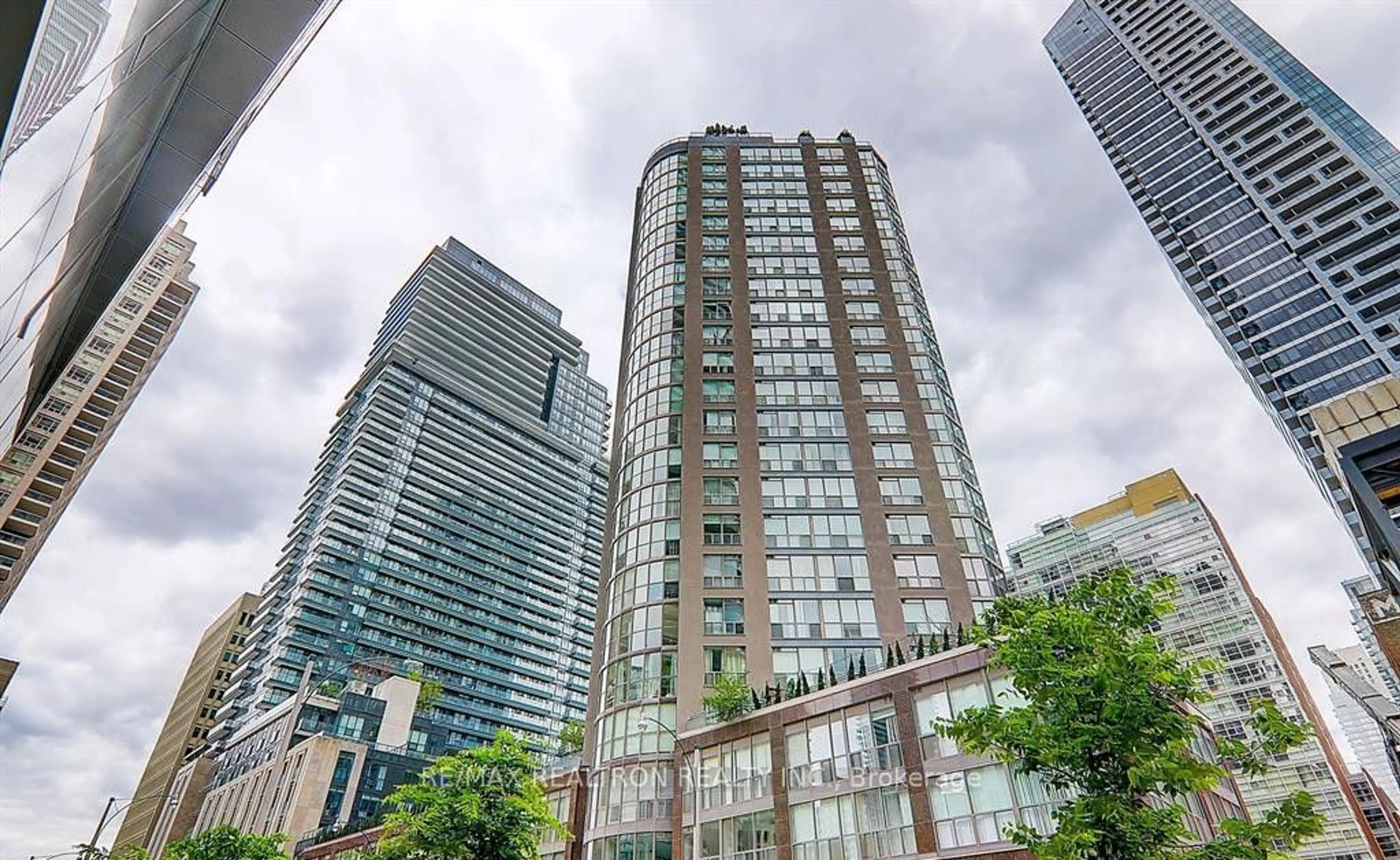 Unknown for 24 Wellesley St #1902, Toronto Ontario M4Y 2X8