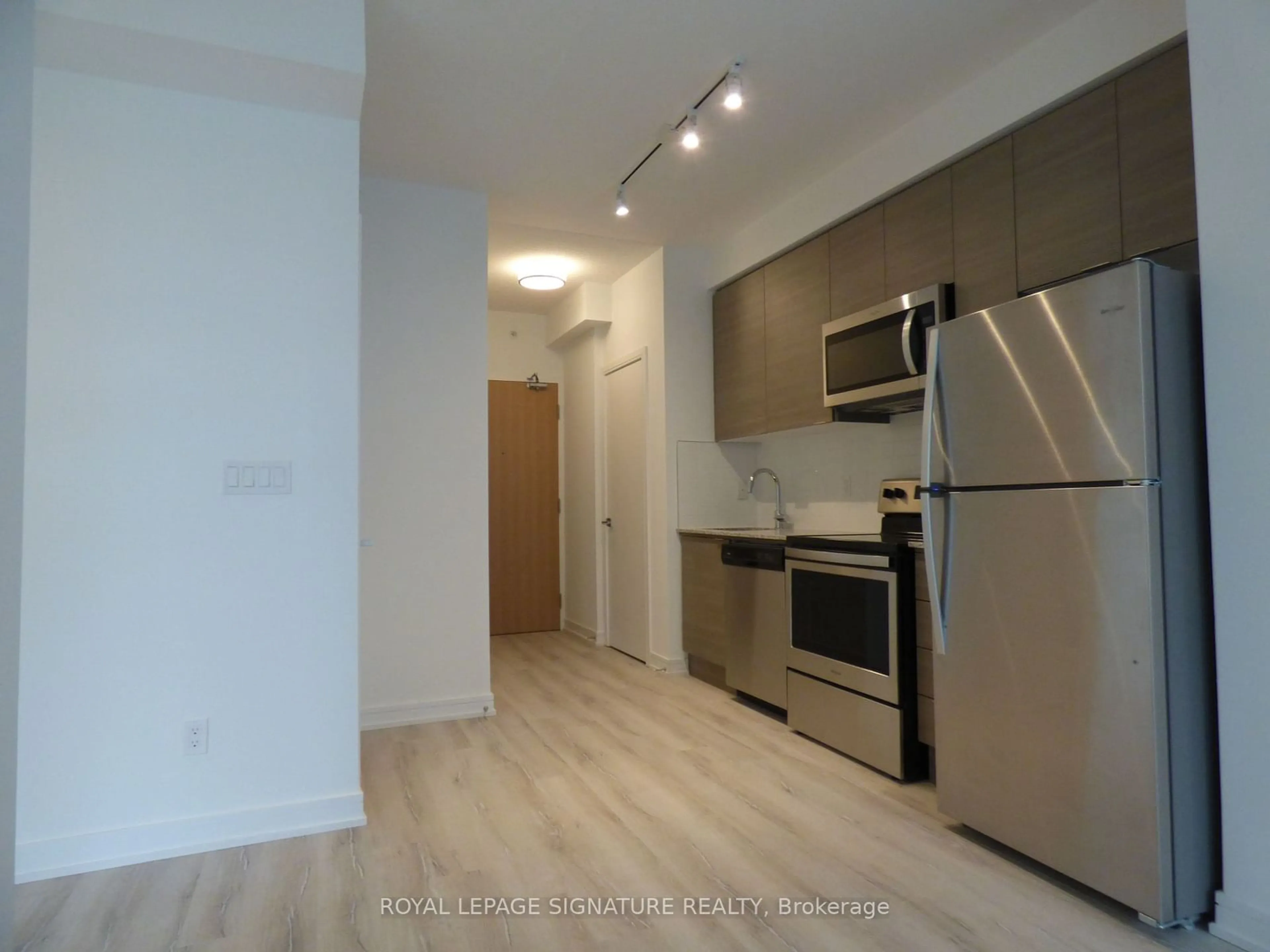 Standard kitchen, unknown for 621 Sheppard Ave #527, Toronto Ontario M2K 0G4