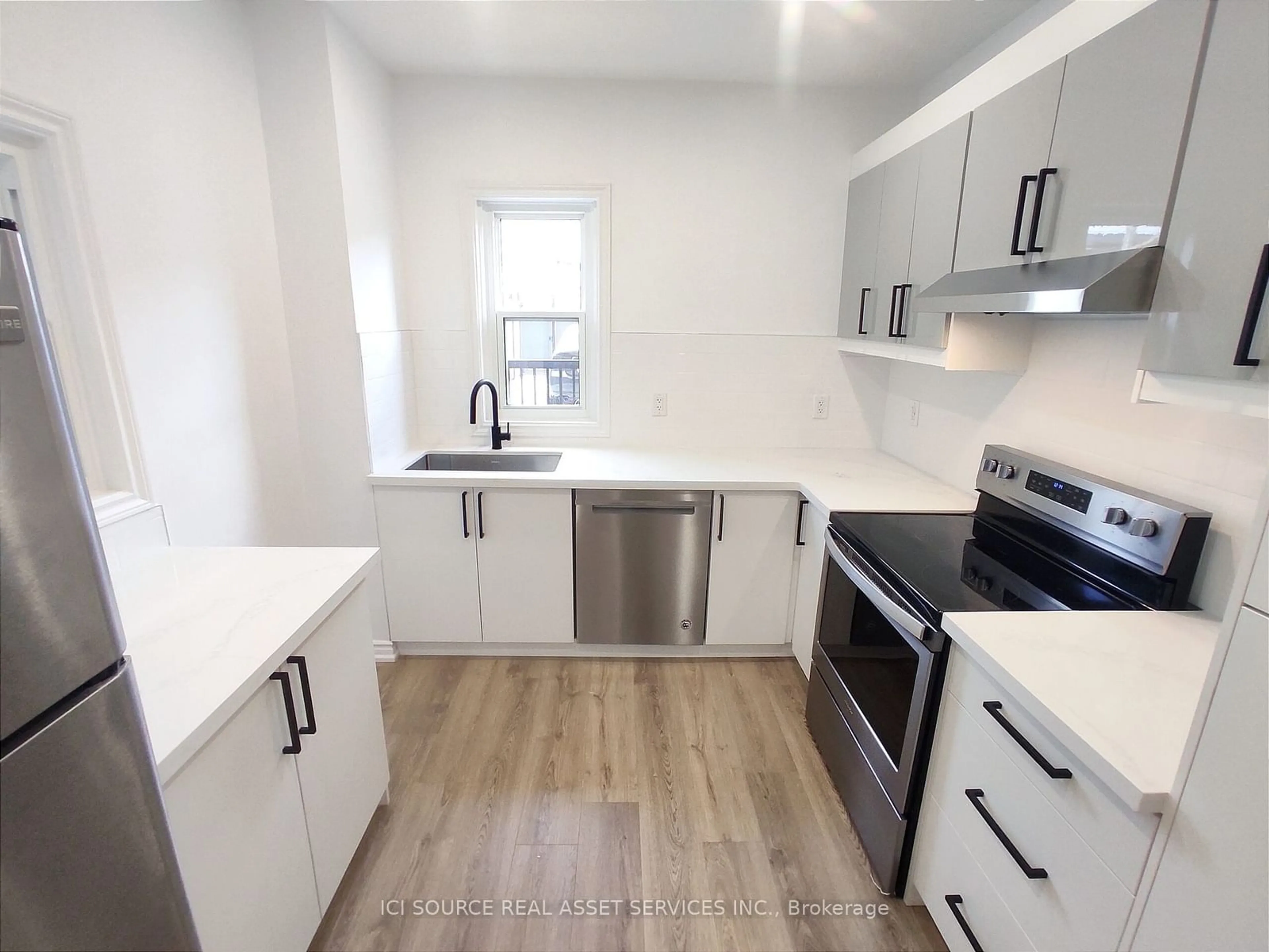 Standard kitchen, unknown for 613 Dufferin St, Toronto Ontario M6K 2B1