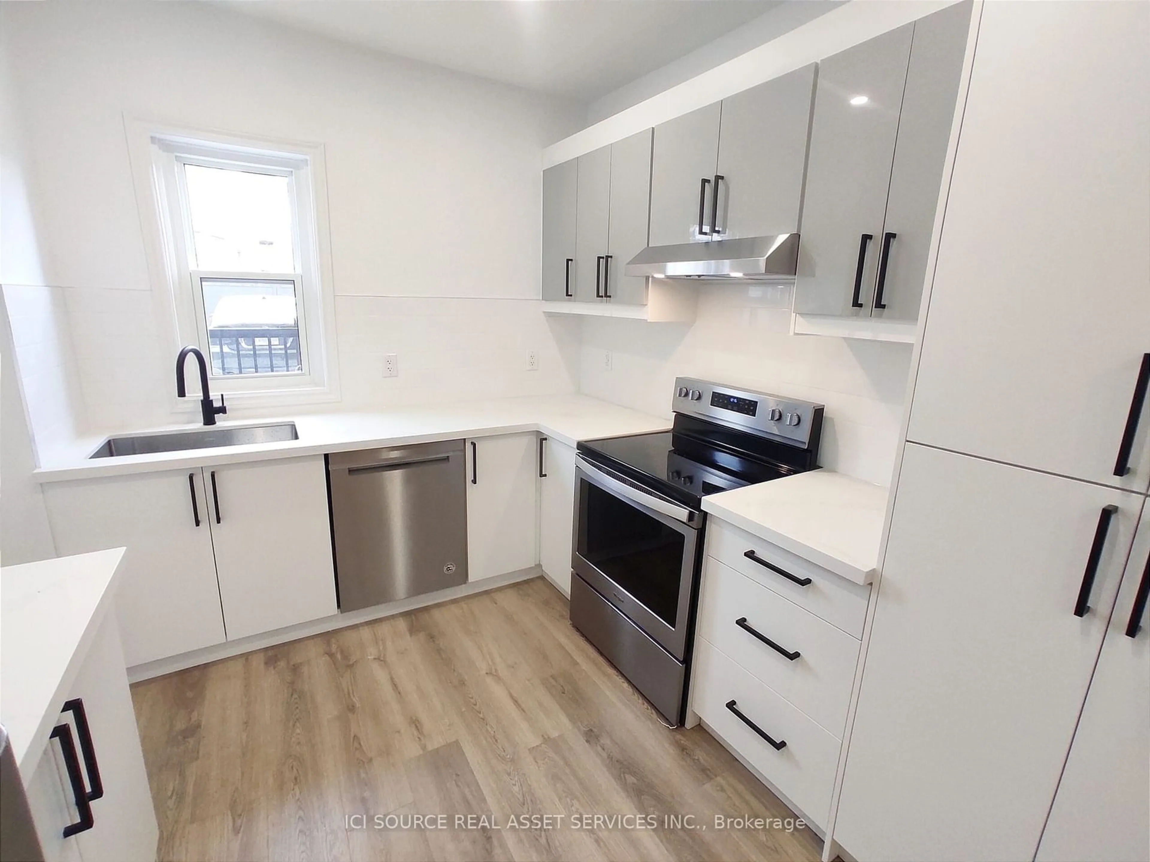 Standard kitchen, unknown for 613 Dufferin St, Toronto Ontario M6K 2B1