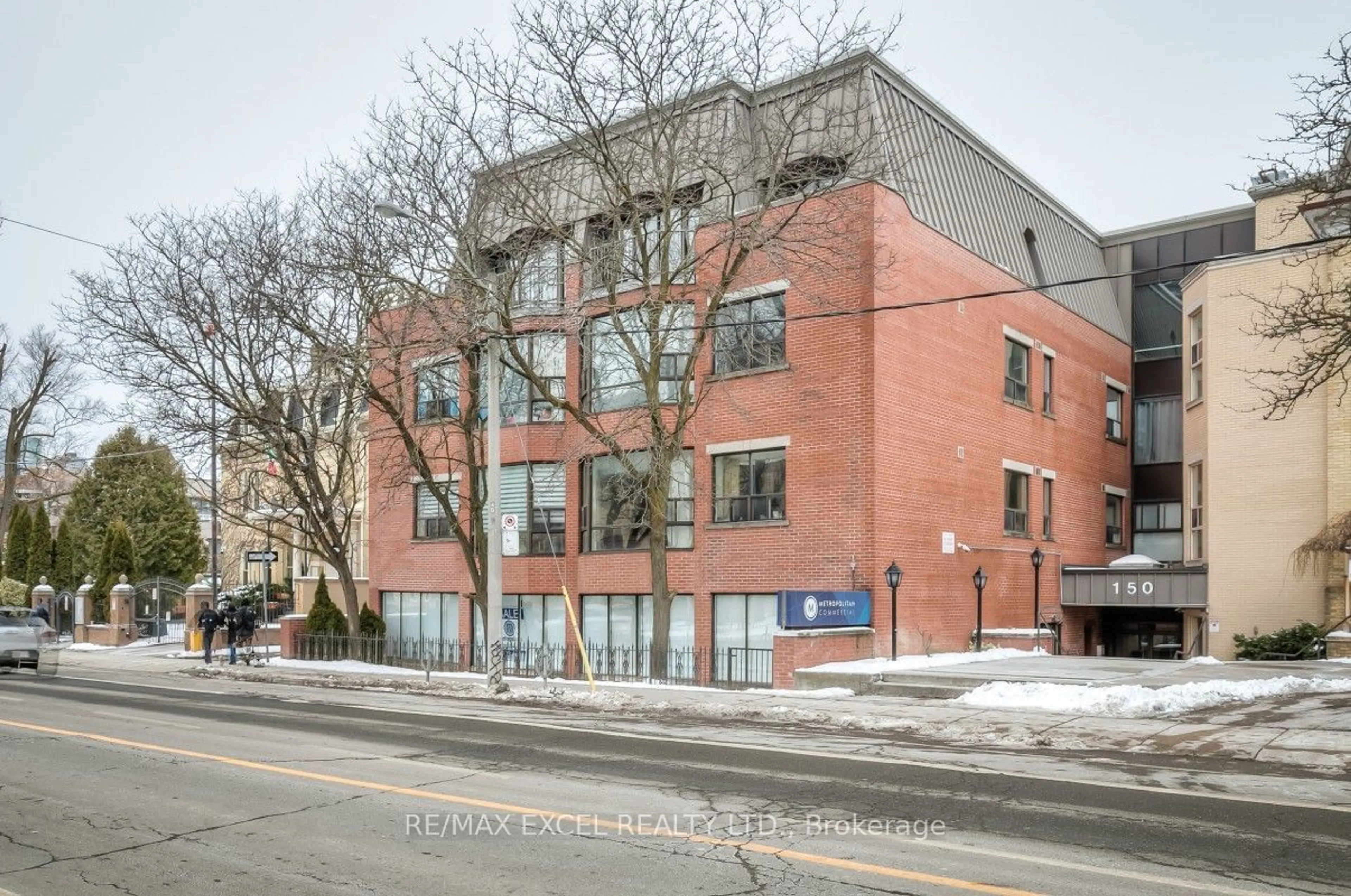 Home with brick exterior material, building for 150 Beverley St ##1F, Toronto Ontario M5T 1Y5