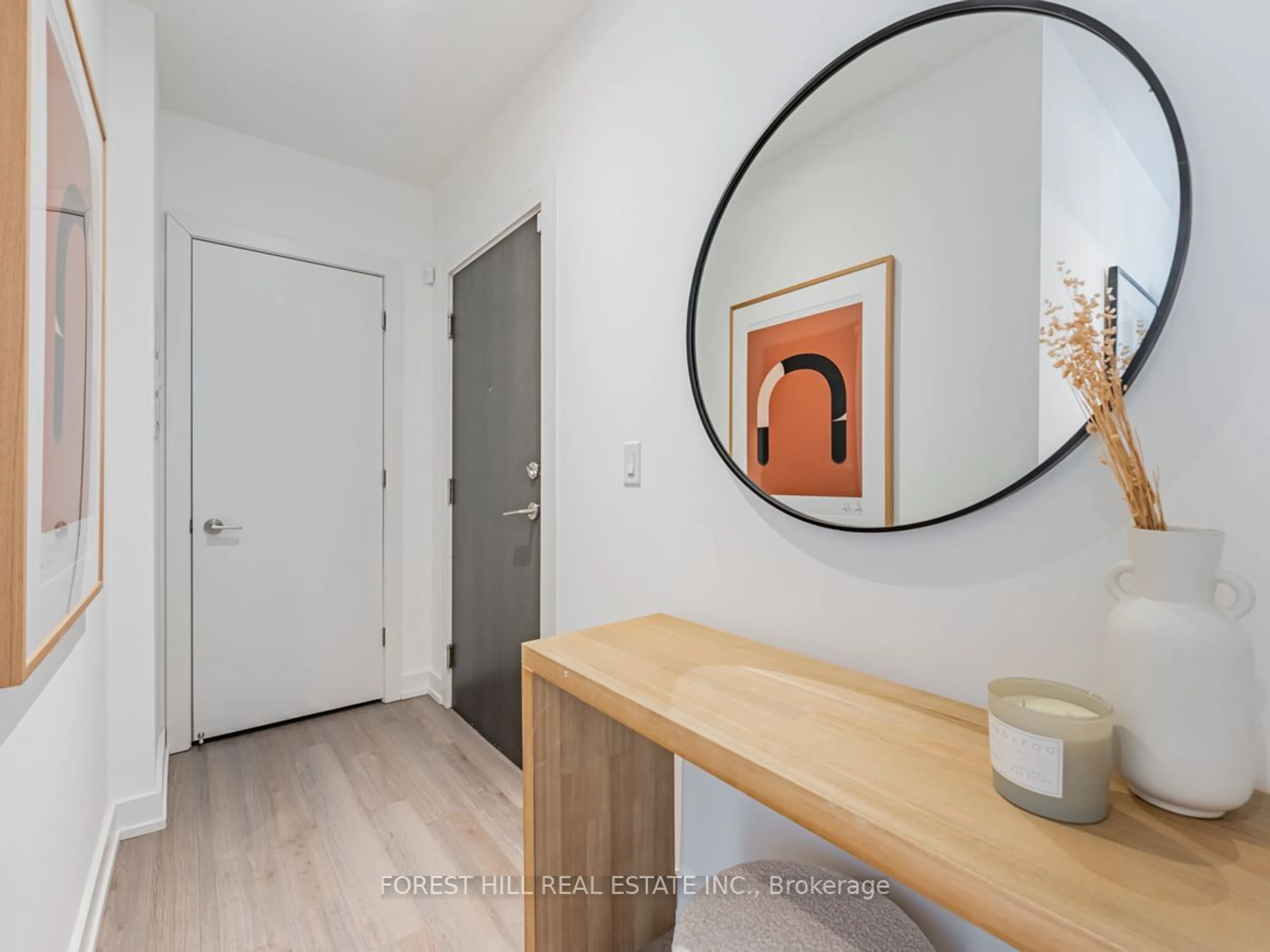 Indoor entryway for 6 Parkwood Ave #610, Toronto Ontario M4V 0A3