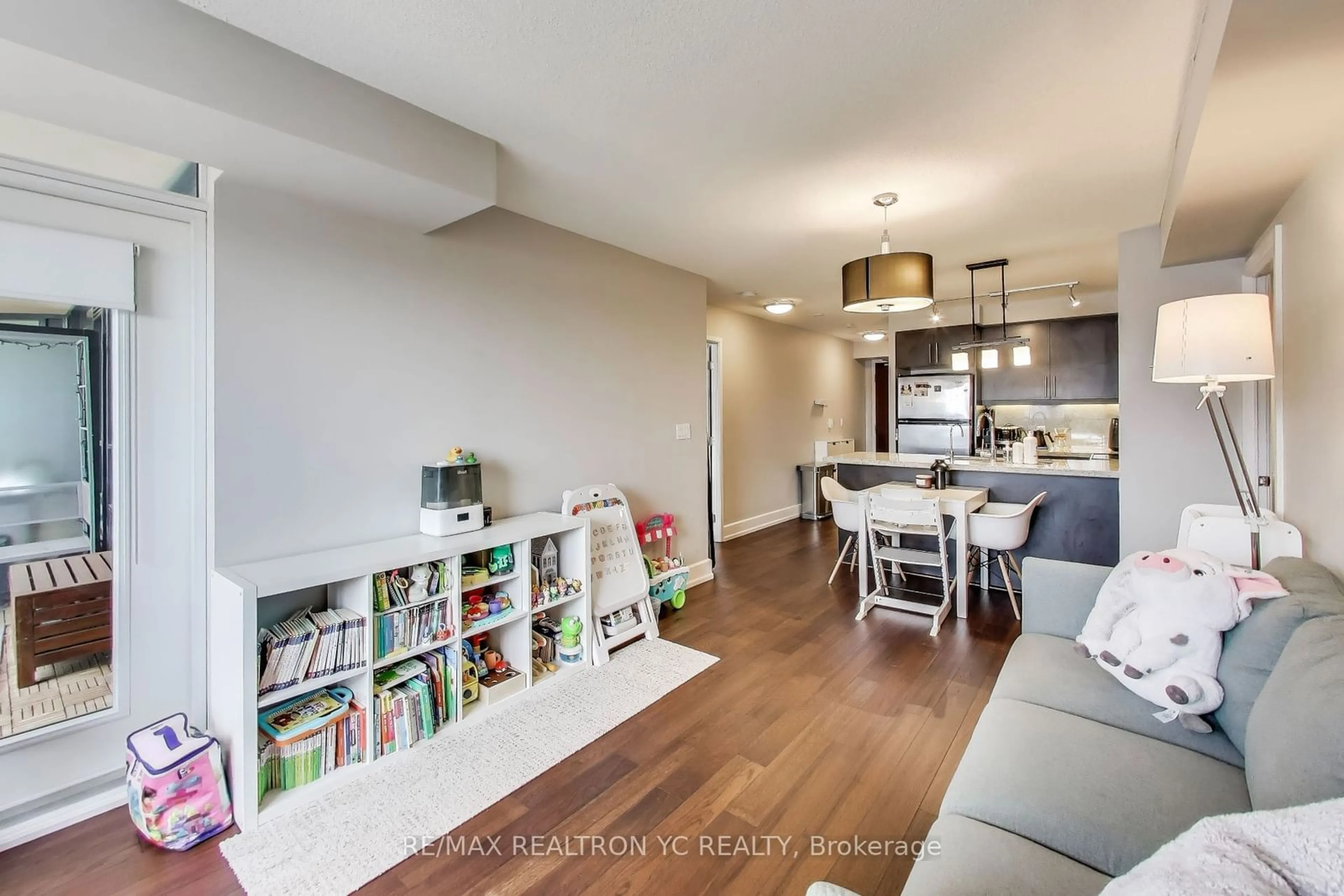 Open concept kitchen, wood/laminate floor for 676 Sheppard Ave #415, Toronto Ontario M2K 3E7