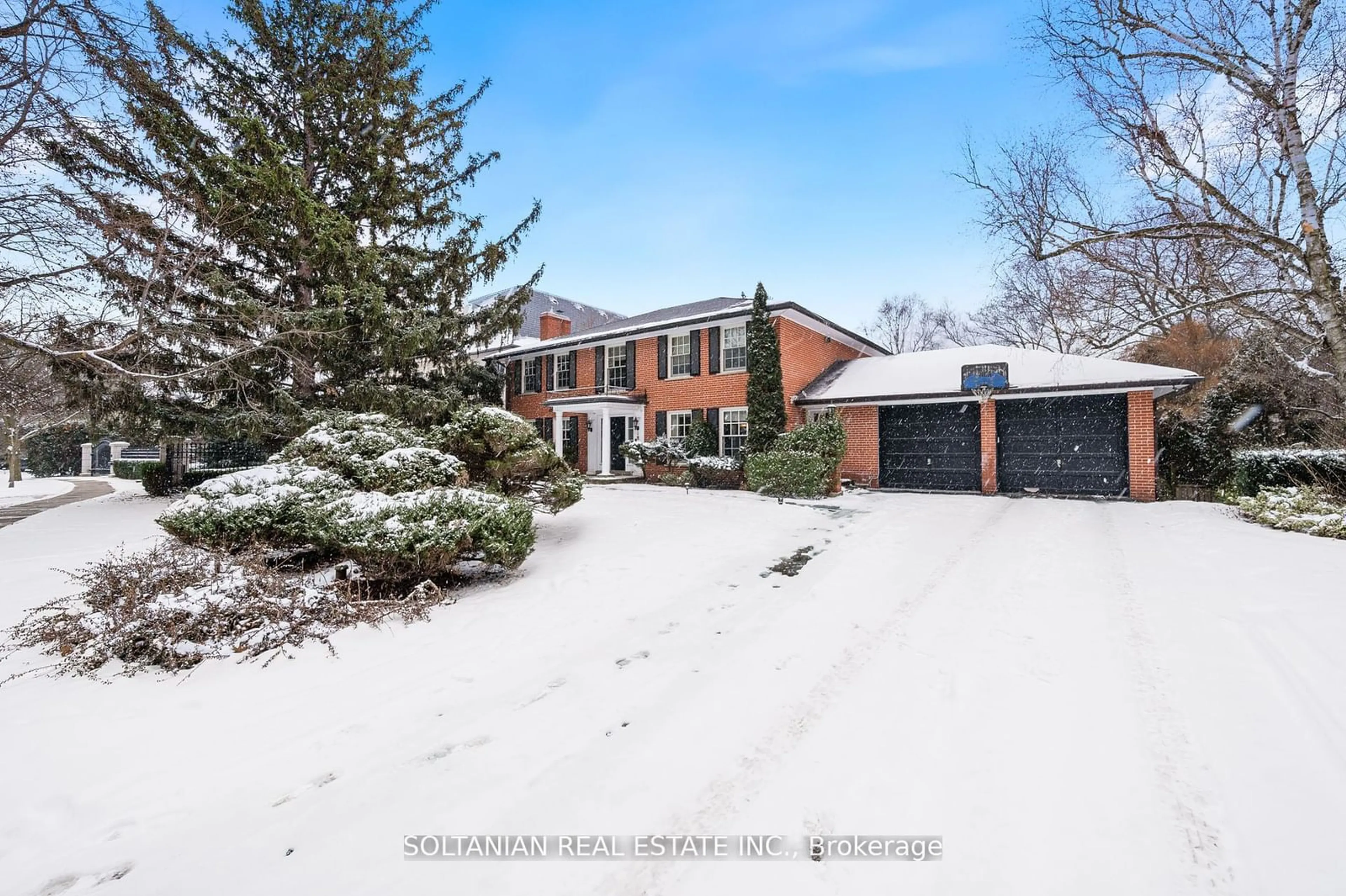 A pic from outside/outdoor area/front of a property/back of a property/a pic from drone, street for 11 Tudor Gate, Toronto Ontario M2L 1N3