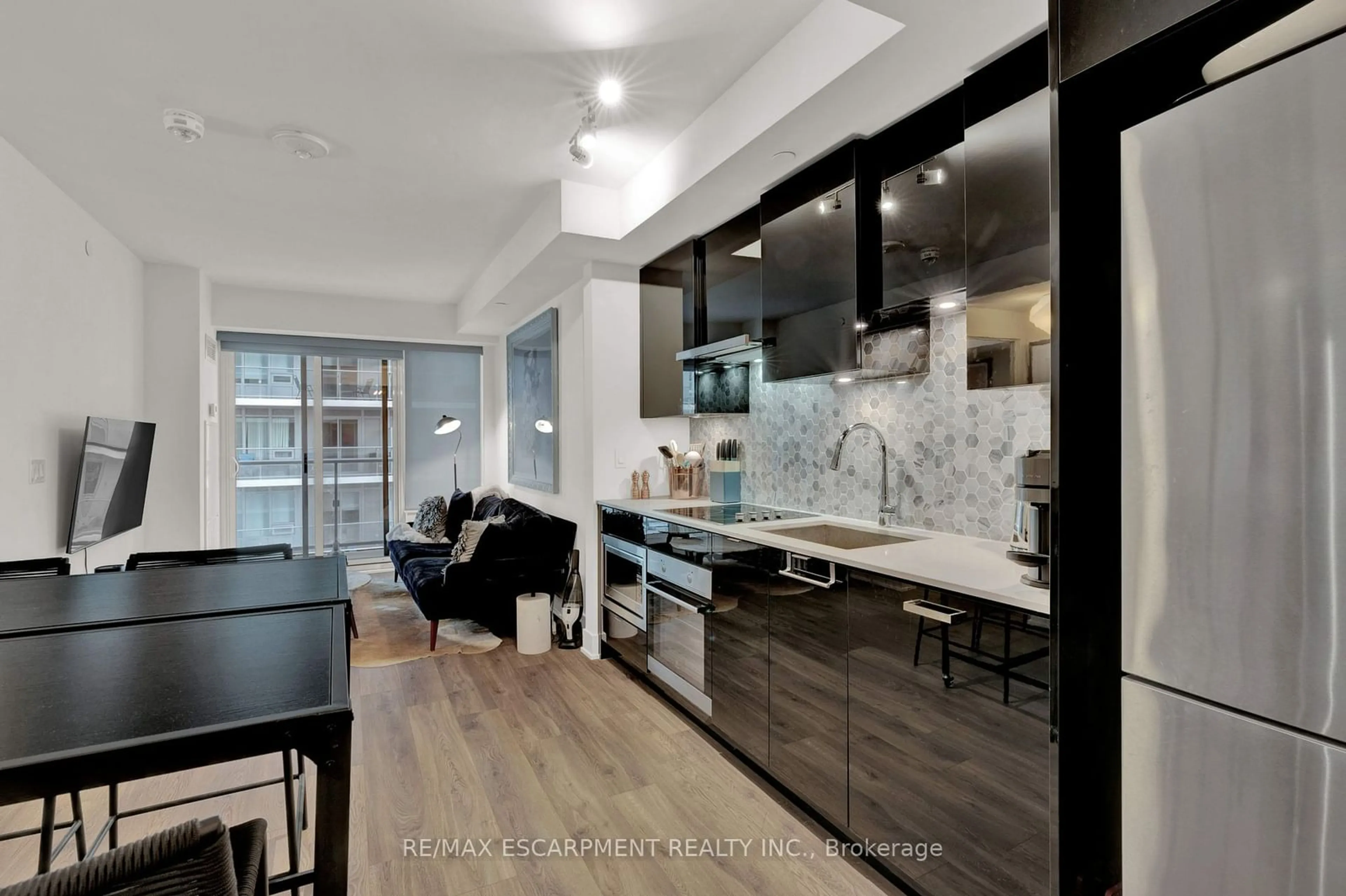 Open concept kitchen, ceramic/tile floor for 99 Broadway Ave #2107, Toronto Ontario M4P 0E3