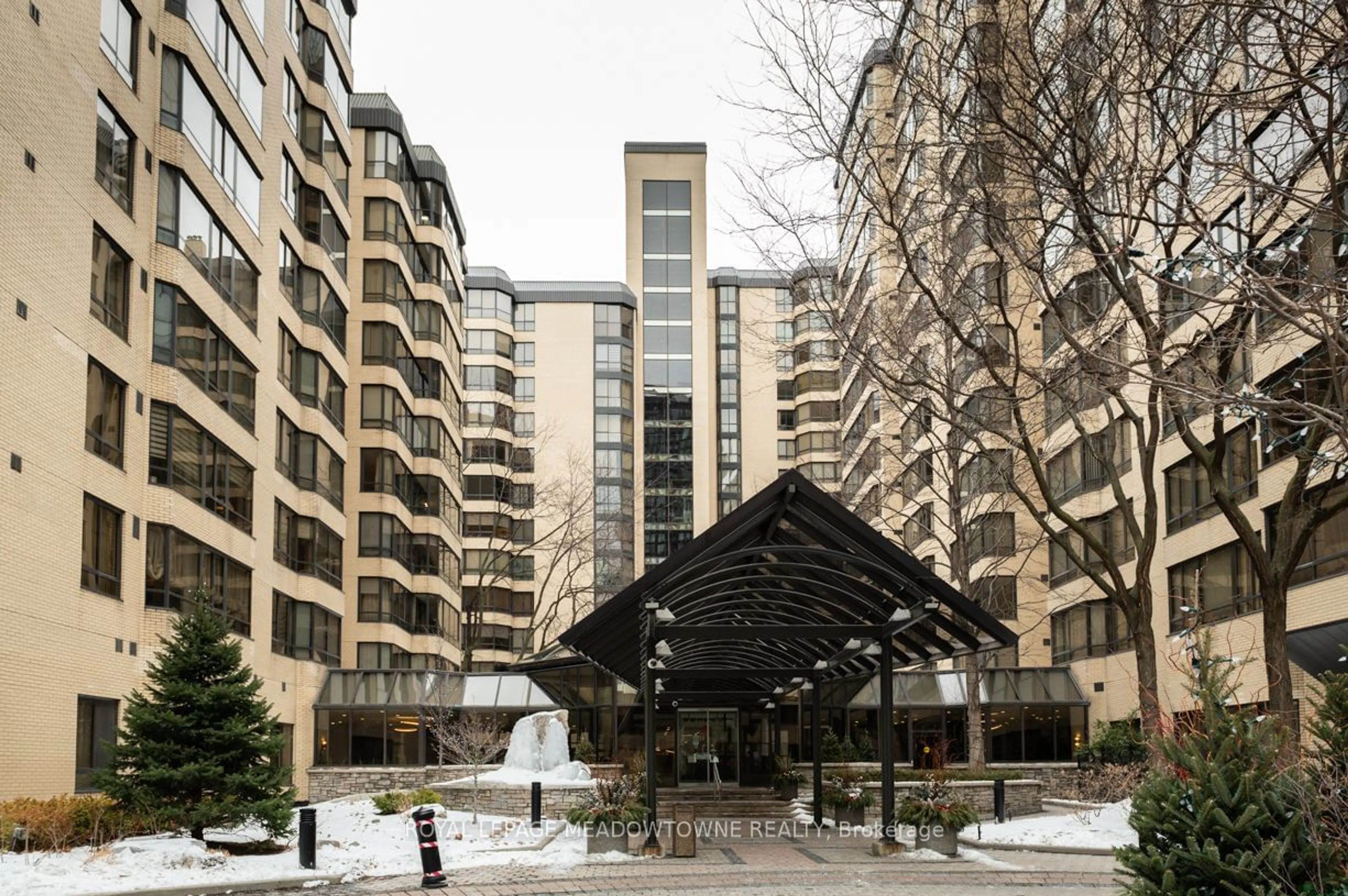 Patio, street for 280 Simcoe St #1109A, Toronto Ontario M5T 2Y5