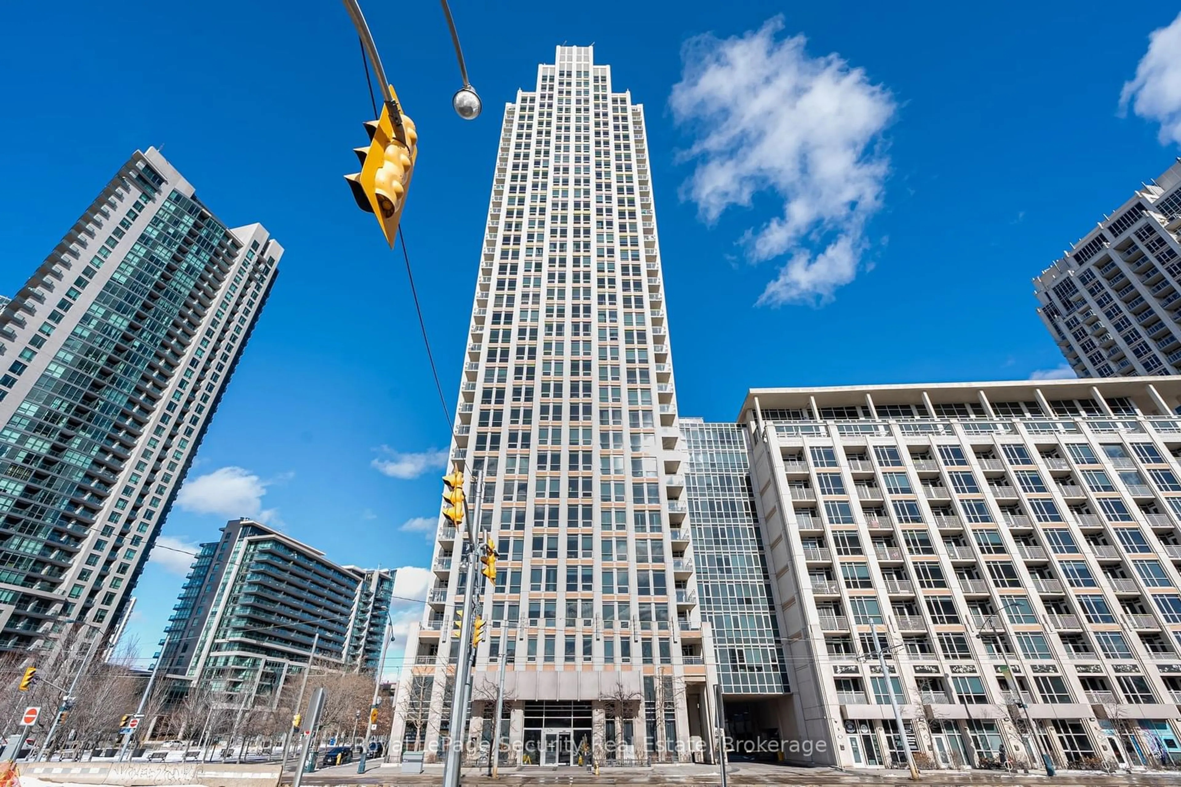 Indoor foyer for 628 Fleet St #1610, Toronto Ontario M5V 1A8