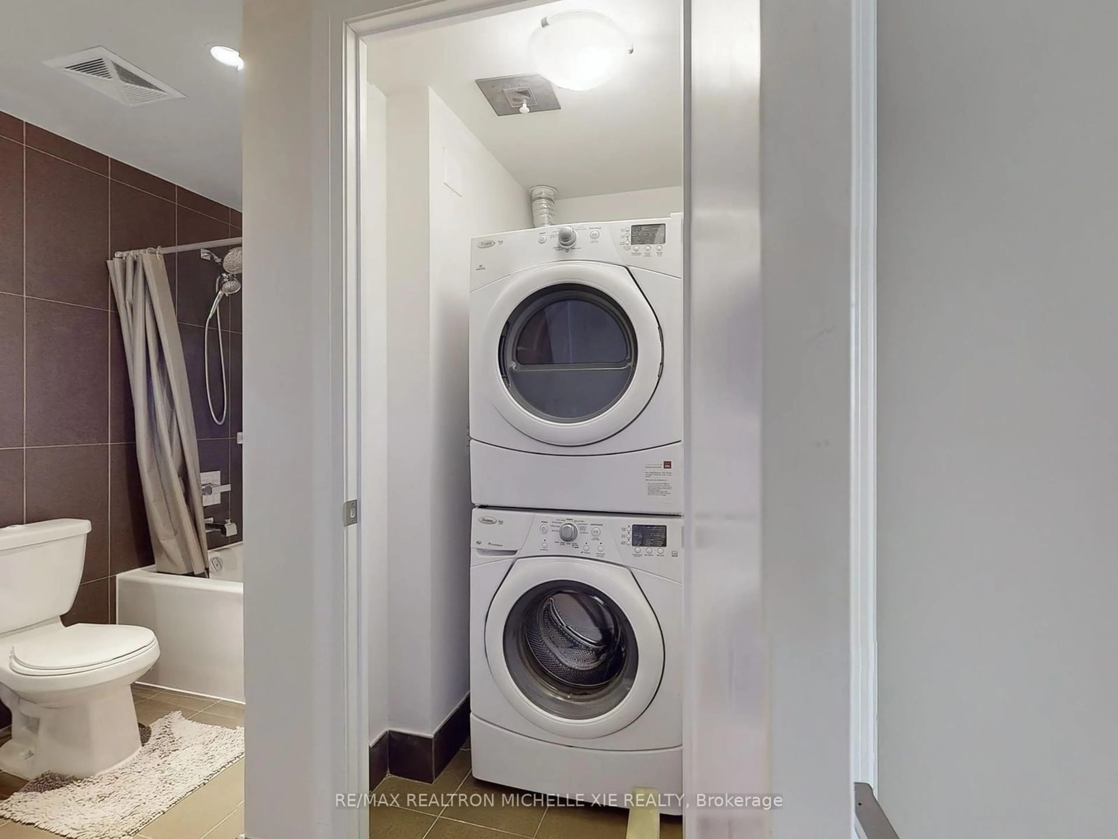 Laundry room for 5 Sheppard Ave #3722, Toronto Ontario M2N 0G4