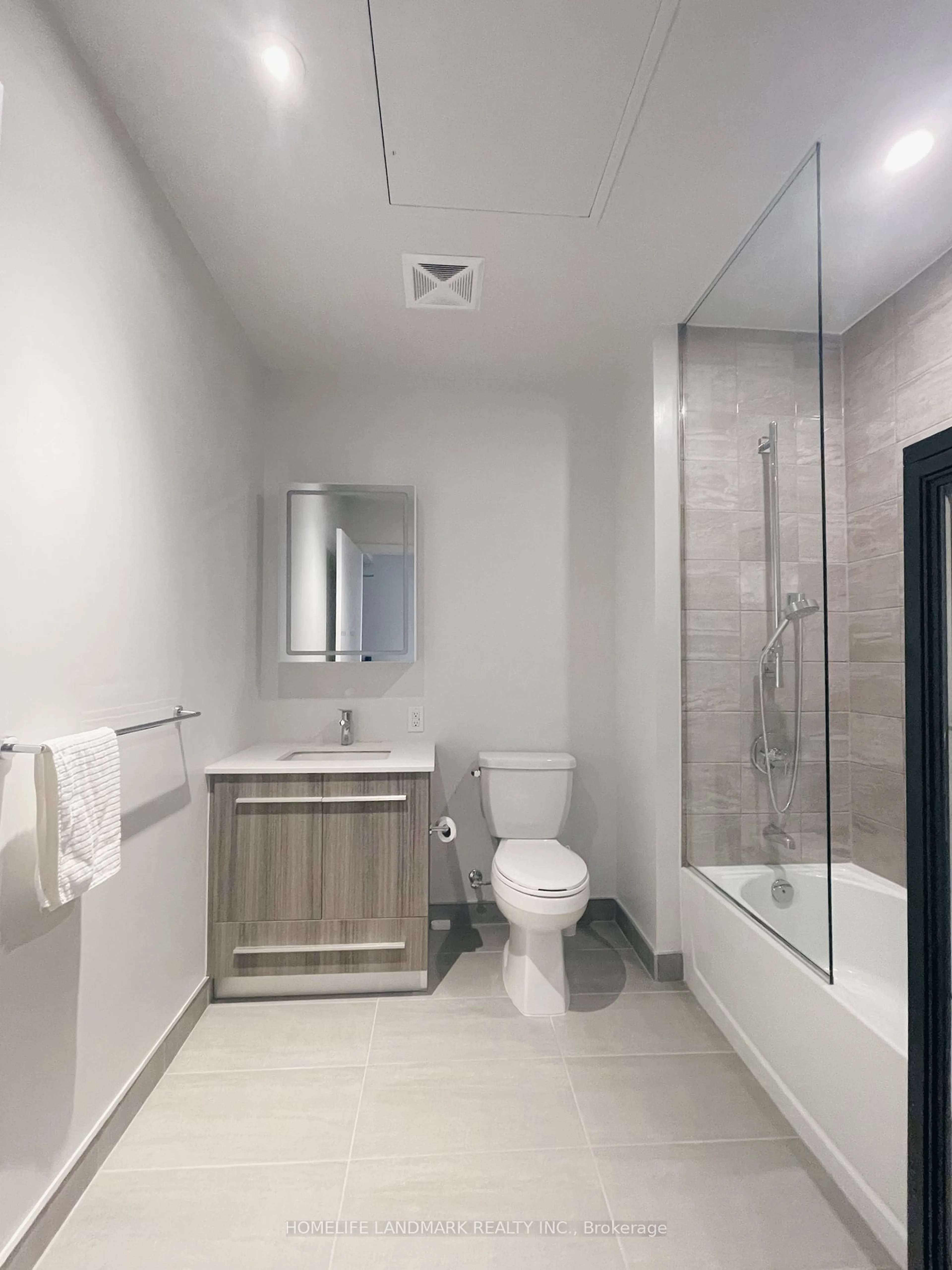 Standard bathroom, ceramic/tile floor for 8 Cumberland St #1308, Toronto Ontario M4W 0B6