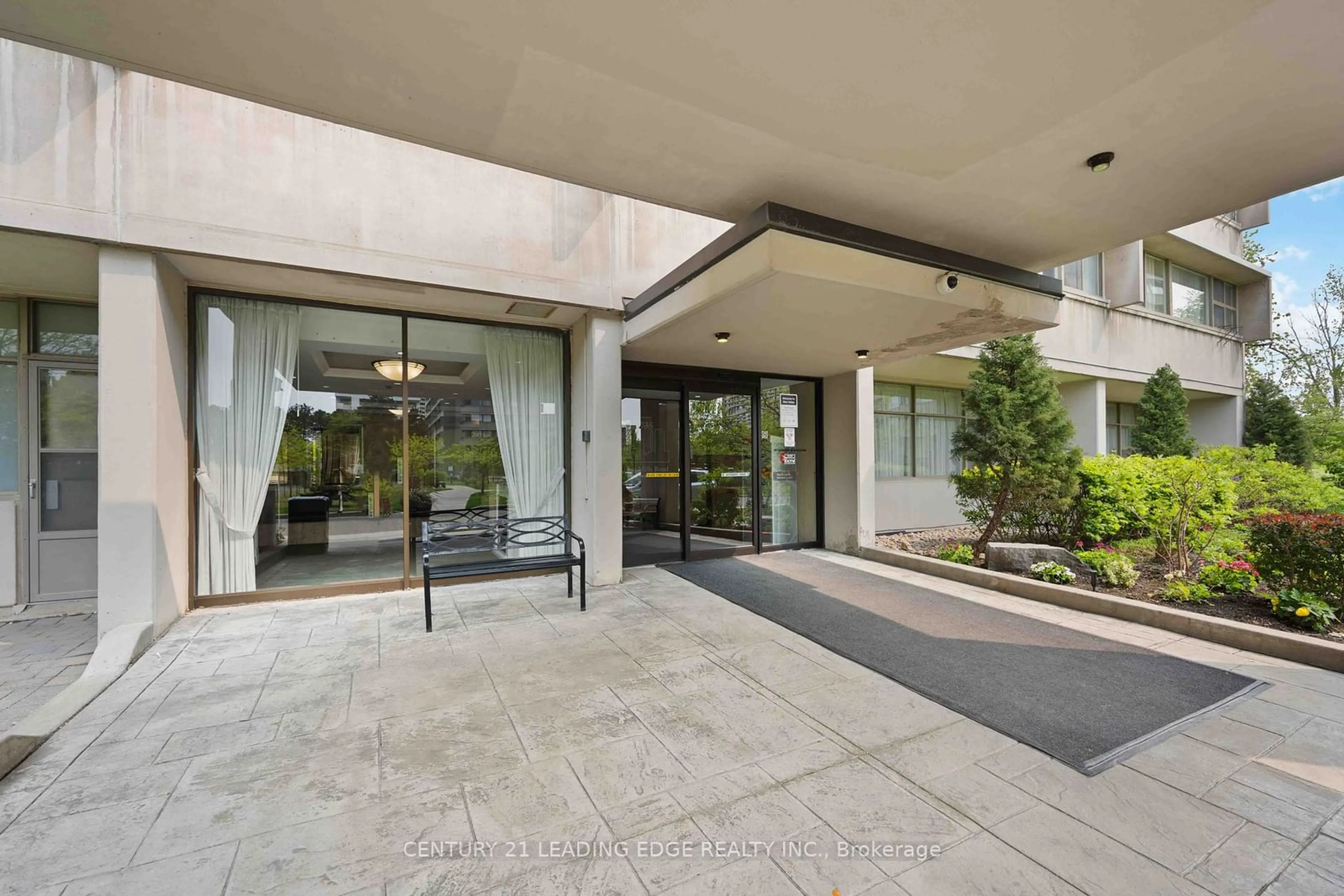 Indoor foyer for 735 Don Mills Rd #1604, Toronto Ontario M3C 1T1