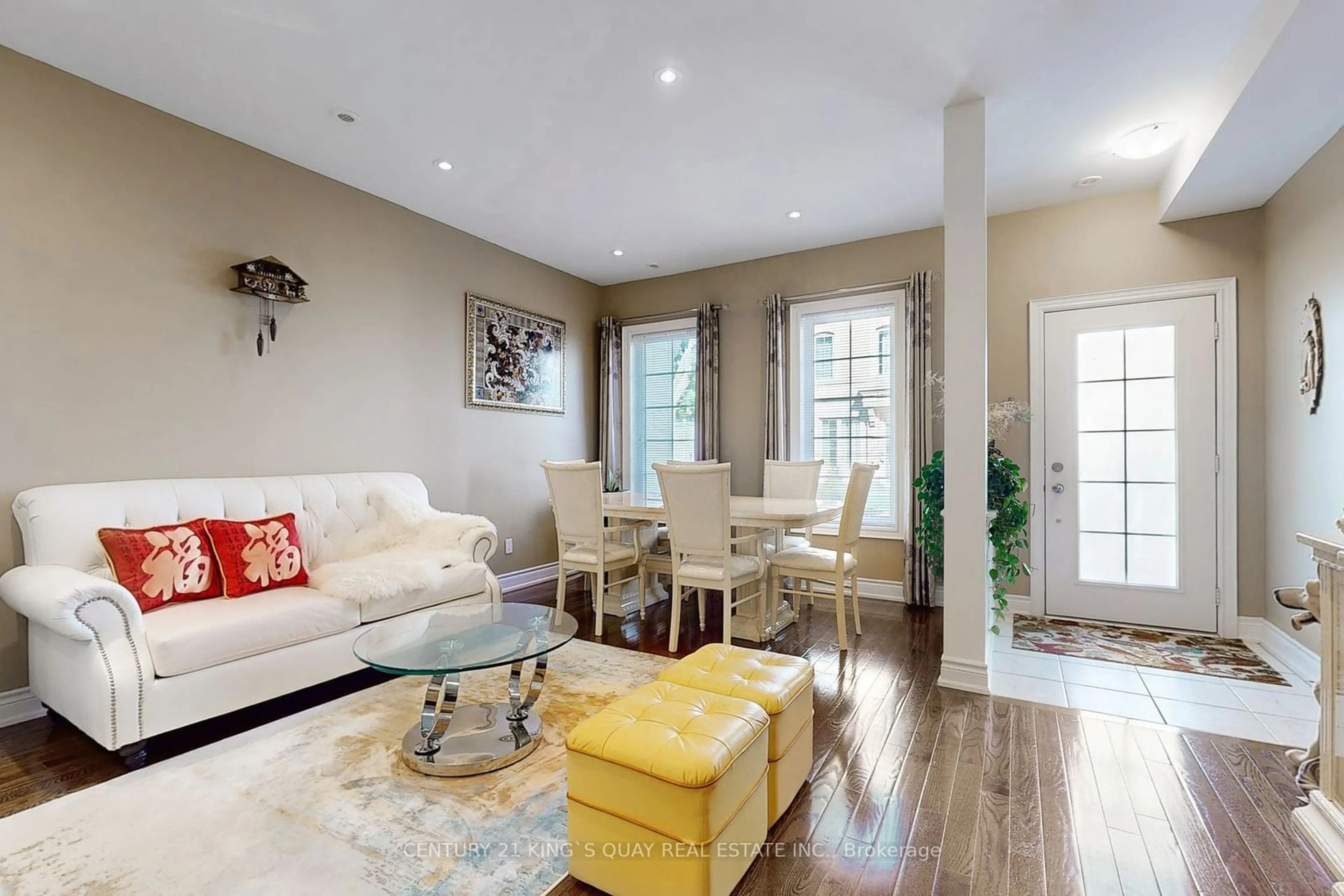 Living room with furniture, wood/laminate floor for 40 Hargrave Lane #15, Toronto Ontario M4N 0A4