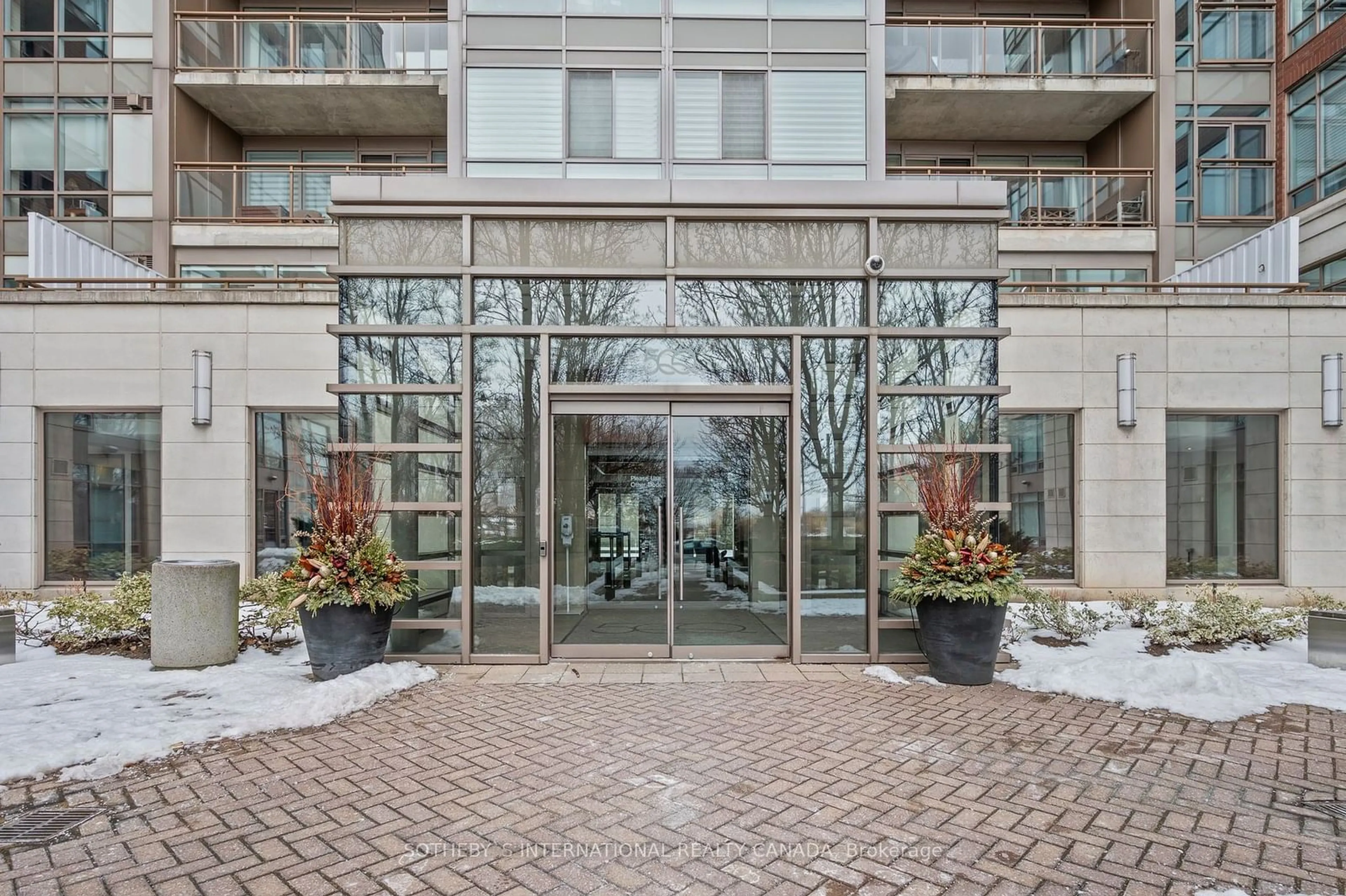 Indoor foyer for 500 Queens Quay W #405W, Toronto Ontario M5V 3K8