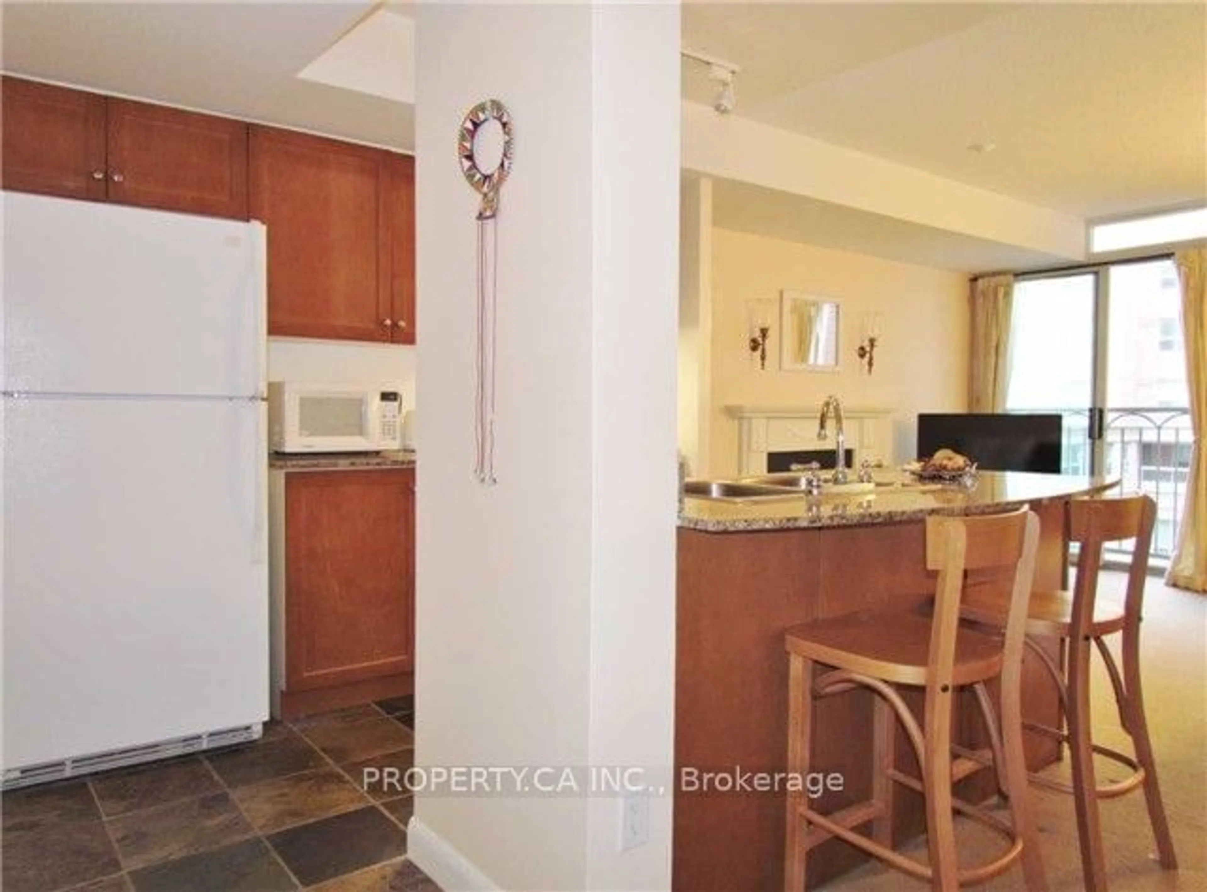 Standard kitchen, ceramic/tile floor for 313 Richmond St #452, Toronto Ontario M5A 4S7