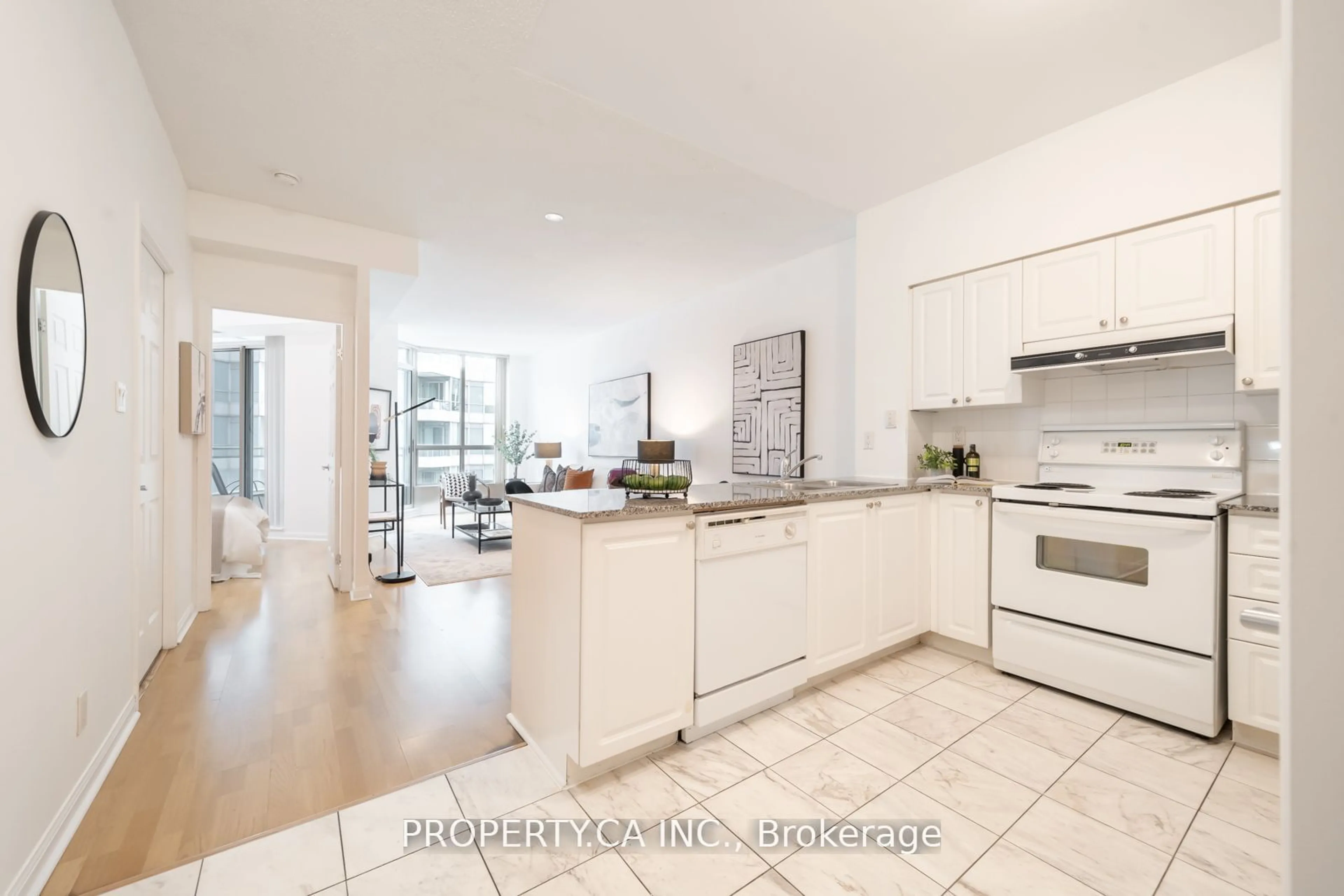 Open concept kitchen, unknown for 230 Queens Quay #1815, Toronto Ontario M5J 2Y7