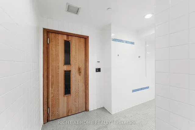 Additional image 3 of 18 Yonge St Unit 2315