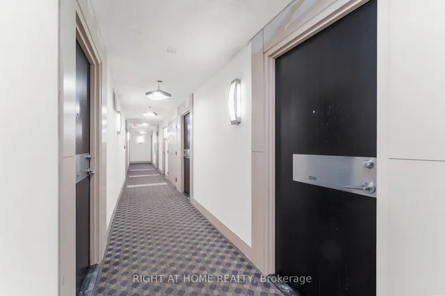 Additional image 20 of 18 Yonge St Unit 2315