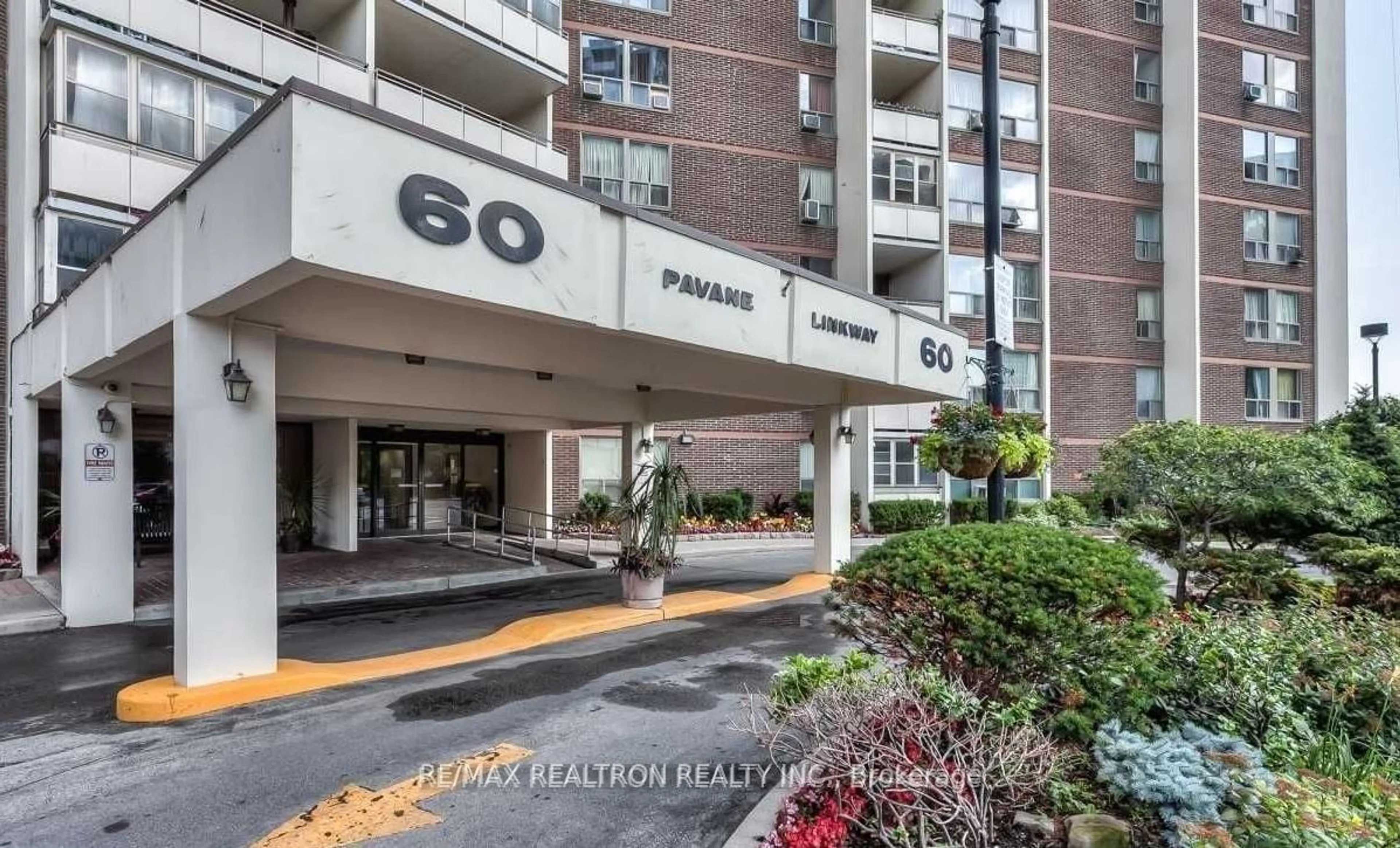 Indoor foyer for 60 Pavane Linkway Way #106, Toronto Ontario M3C 1A1