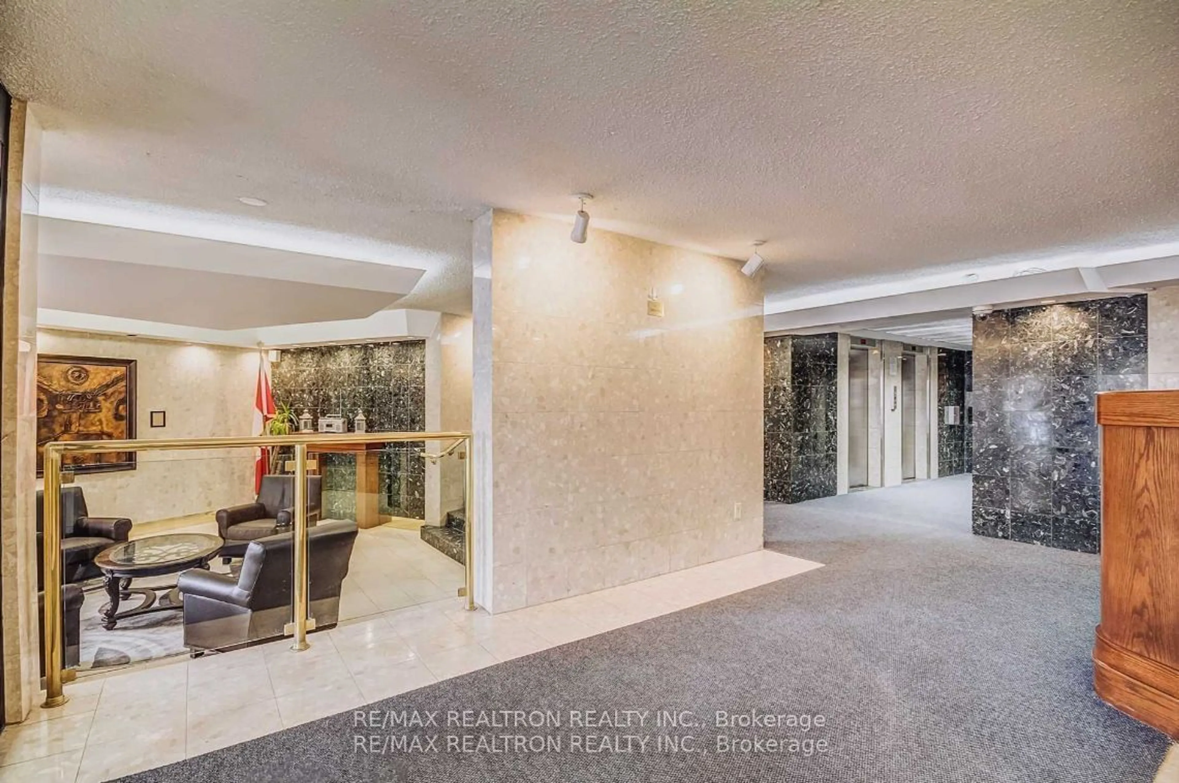 Indoor foyer for 60 Pavane Linkway Way #106, Toronto Ontario M3C 1A1