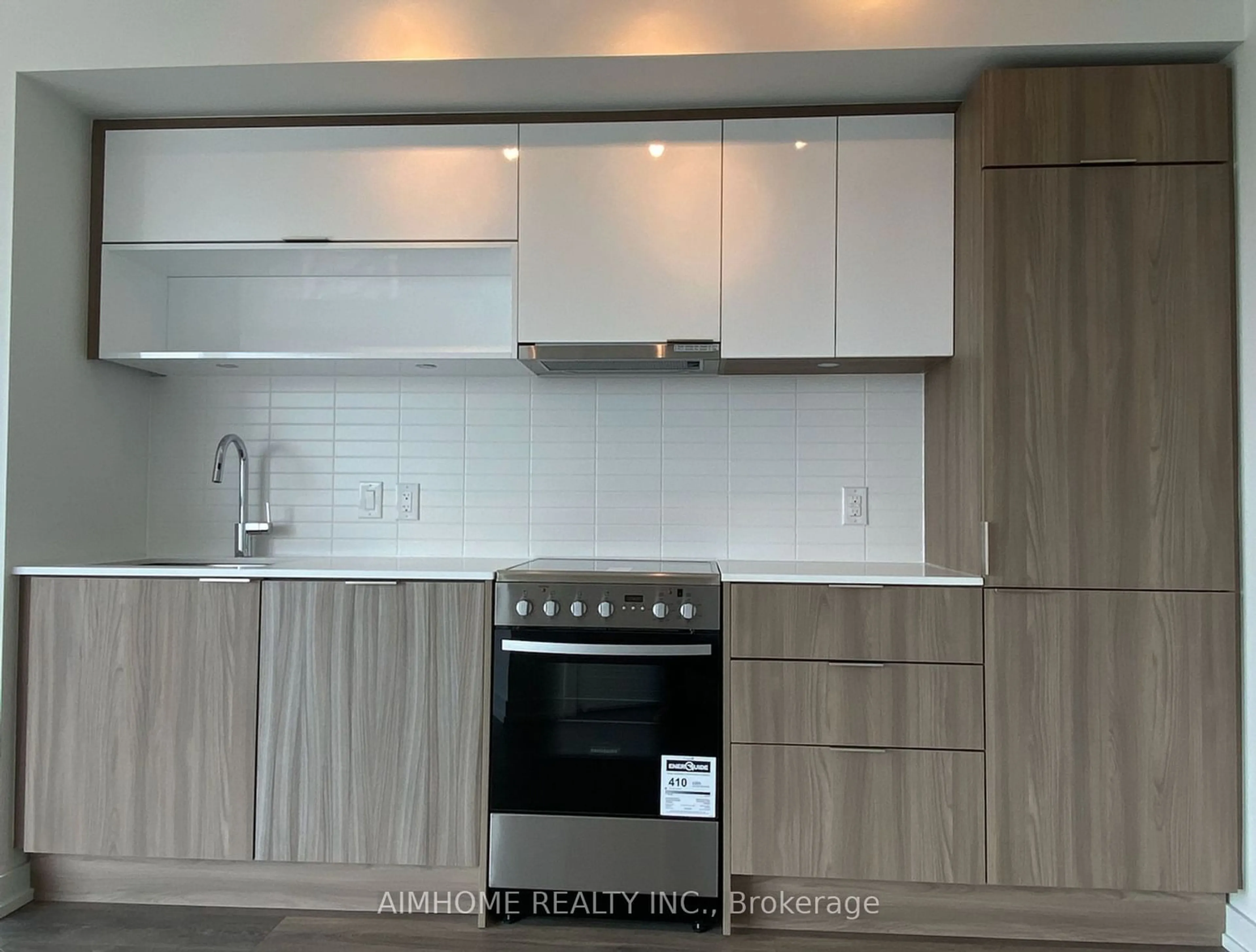 Standard kitchen, wood/laminate floor for 159 Wellesley St #704, Toronto Ontario M4Y 0H5