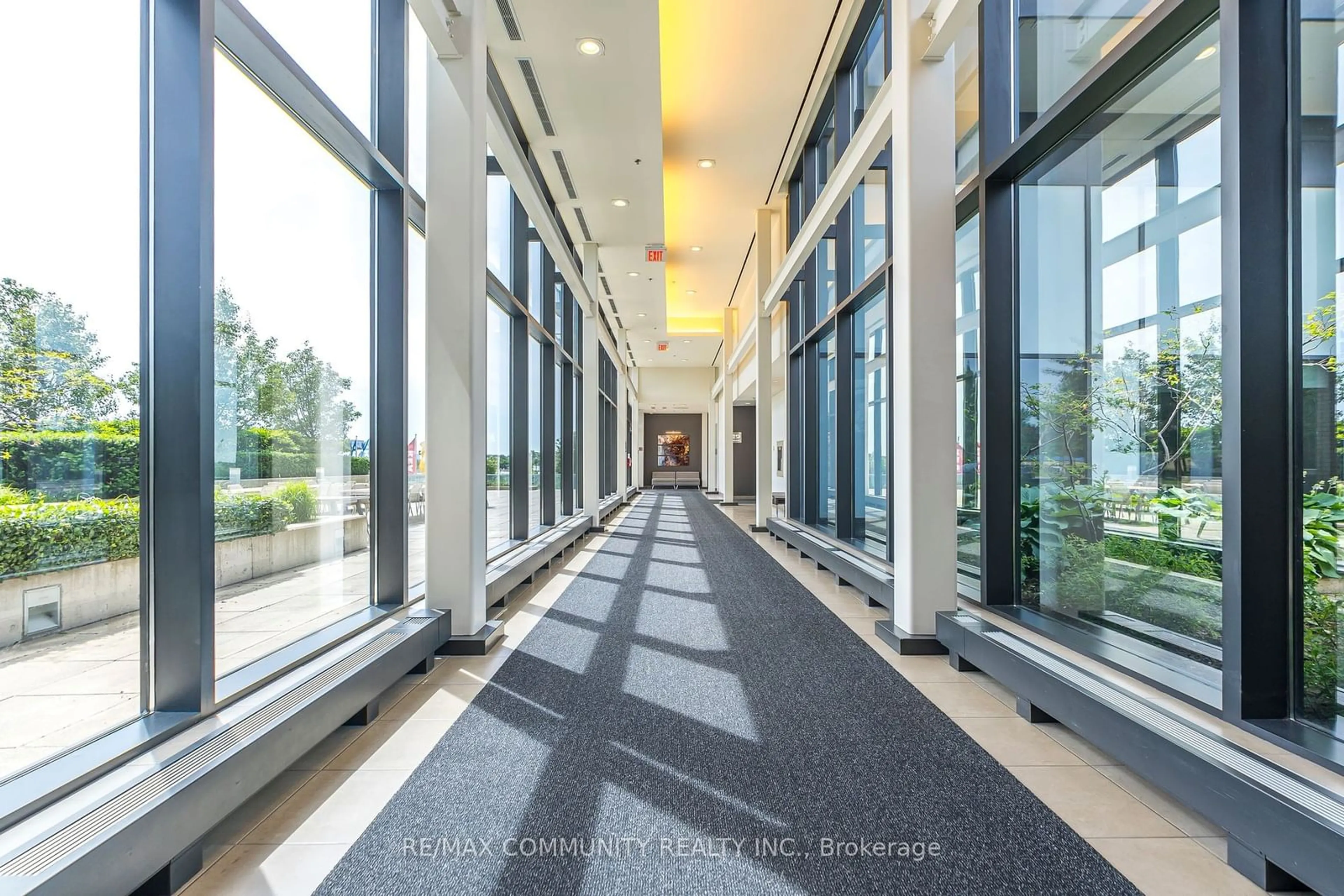 Indoor foyer for 29 Singer Crt #611, Toronto Ontario M2K 0B3