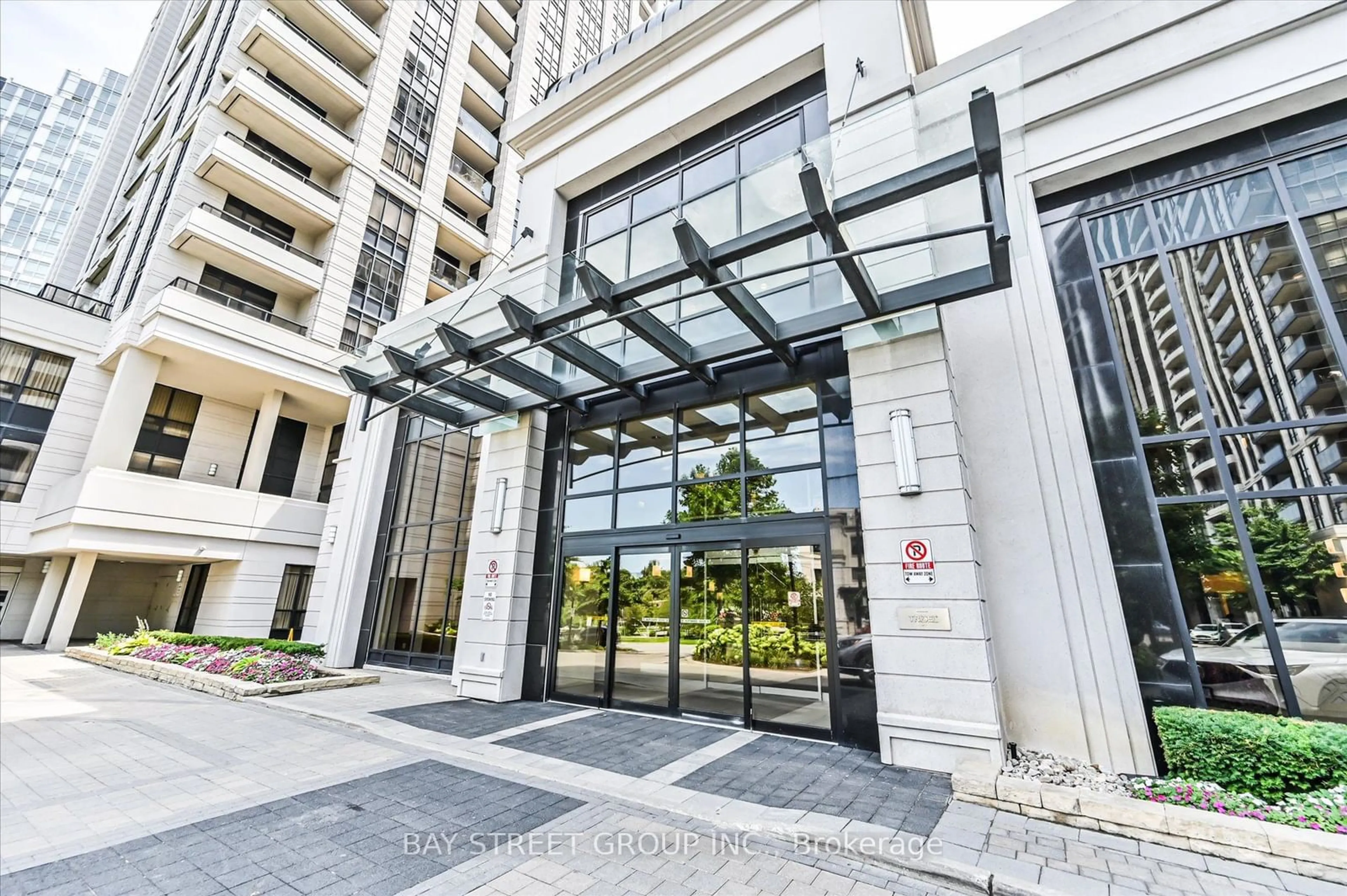 Indoor foyer for 100 Harrison Garden Blvd #815, Toronto Ontario M2M 0C2