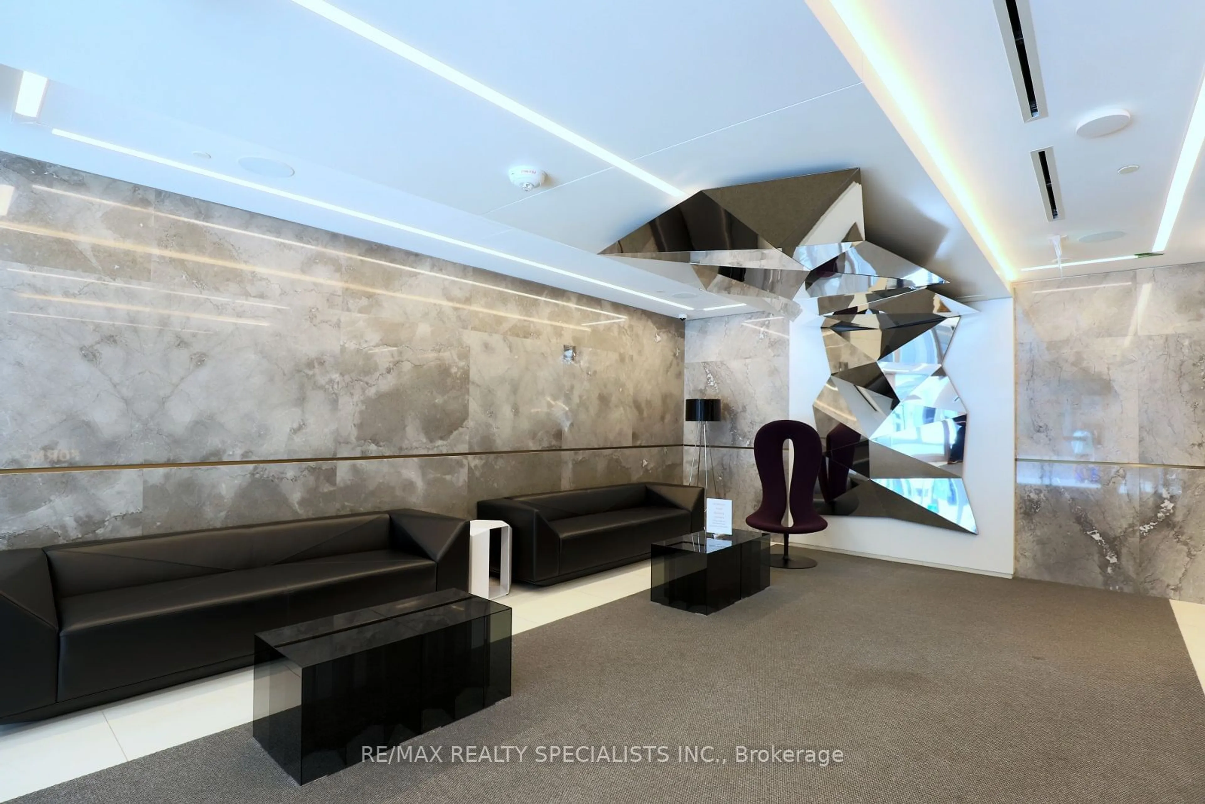 Lobby for 50 Mccaul St #617, Toronto Ontario M5T 1V9