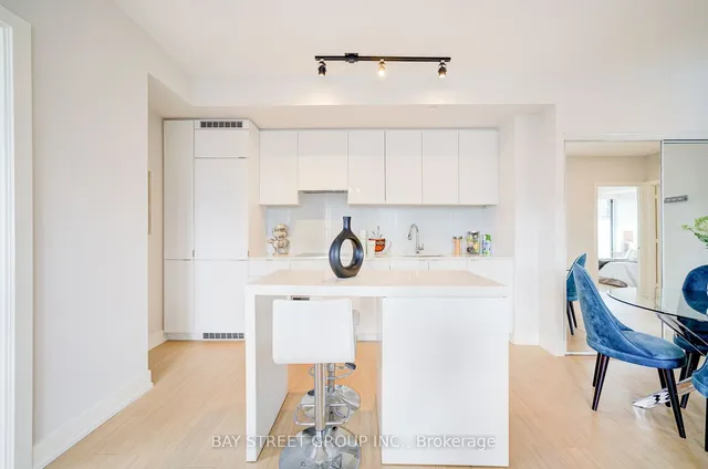 Additional property image - 7 Grenville St Unit 3211
