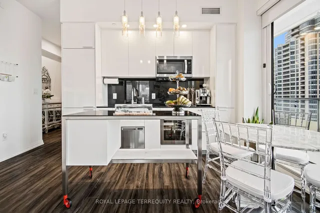 Additional property image - 75 Canterbury Pl Unit 1702