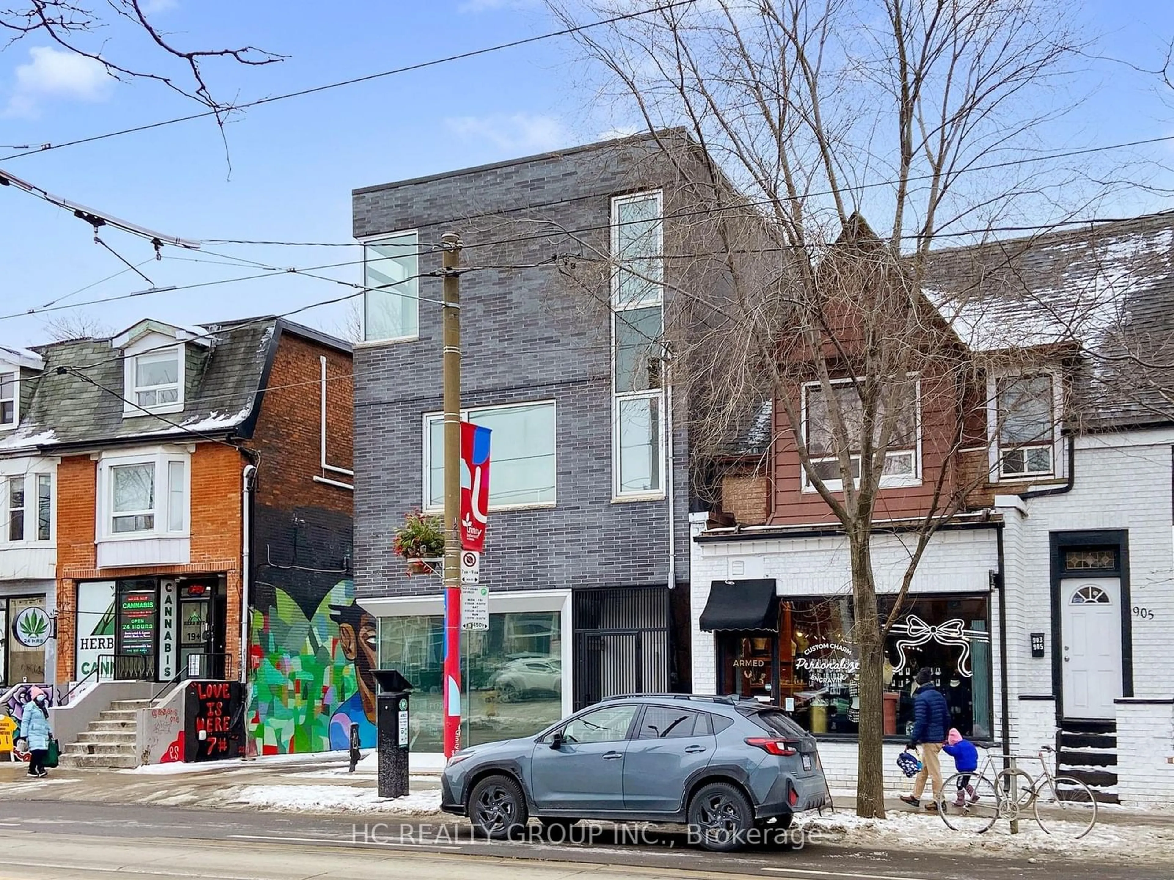 Home with brick exterior material, street for 899 Dundas St, Toronto Ontario M6J 1V9