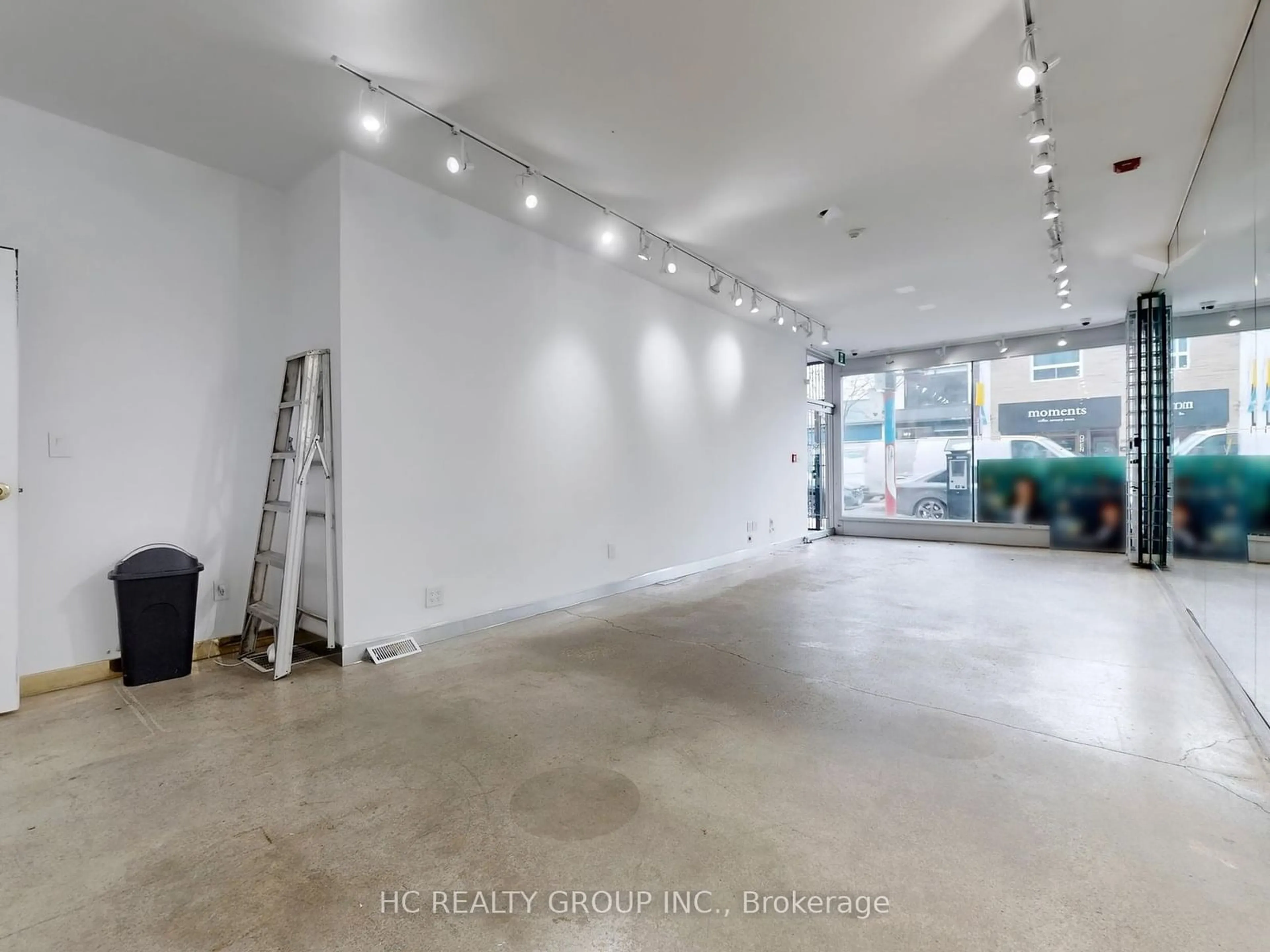 Unknown for 899 Dundas St, Toronto Ontario M6J 1V9