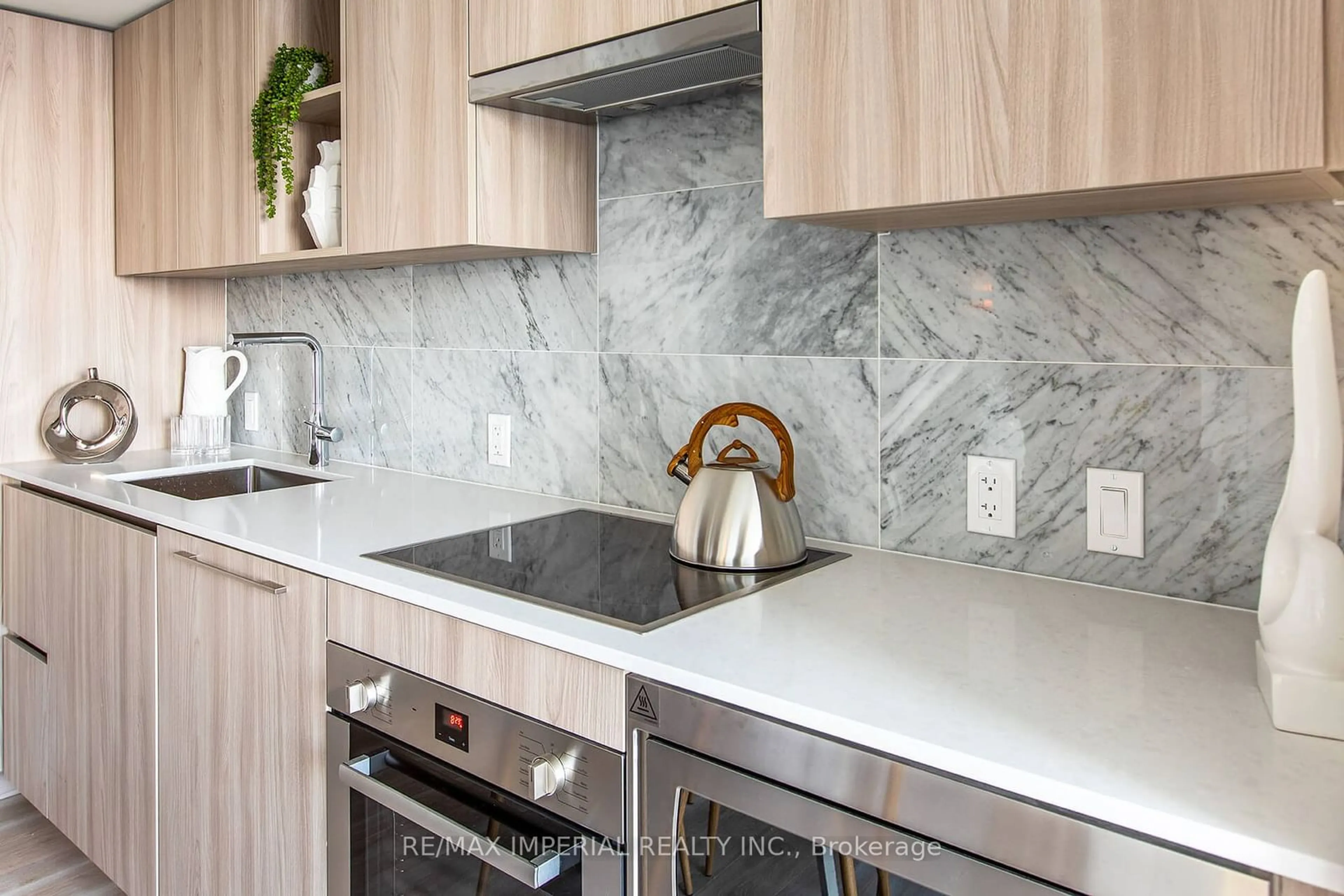 Contemporary kitchen, ceramic/tile floor for 19 Bathurst St #611, Toronto Ontario M5V 0N2