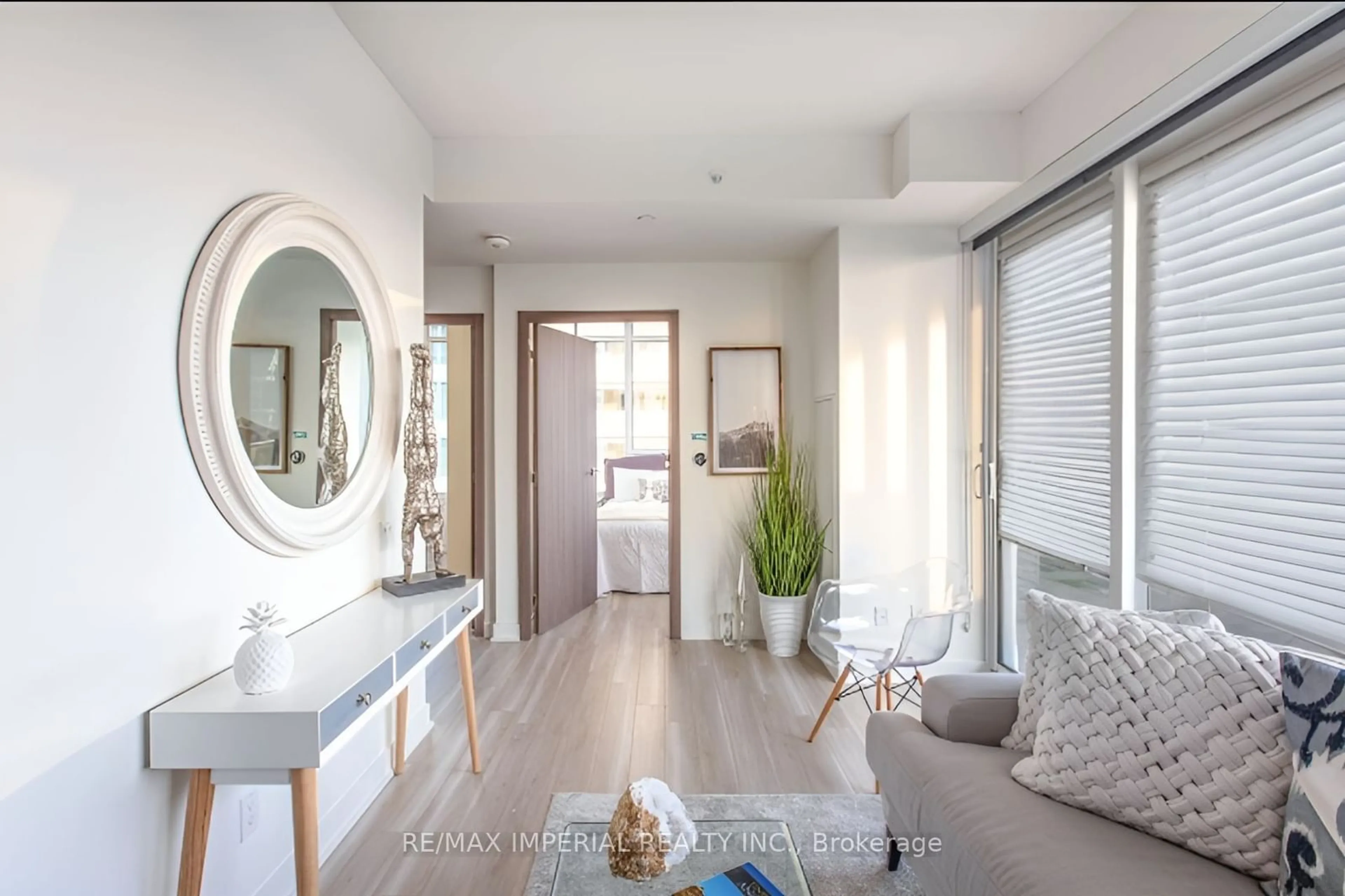 Contemporary bathroom, ceramic/tile floor for 19 Bathurst St #611, Toronto Ontario M5V 0N2