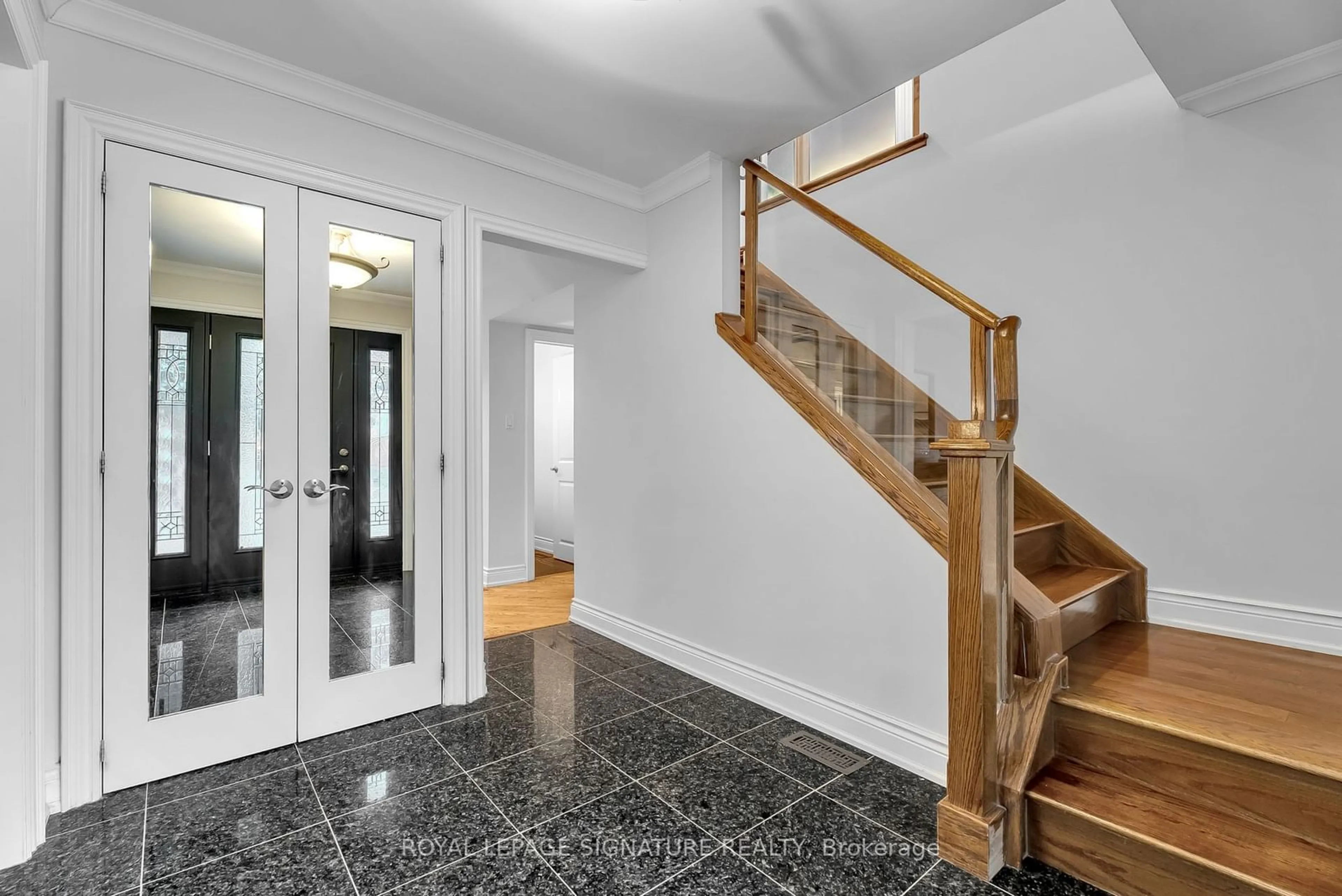 Indoor foyer for 23 Rustywood Dr, Toronto Ontario M3A 1R6