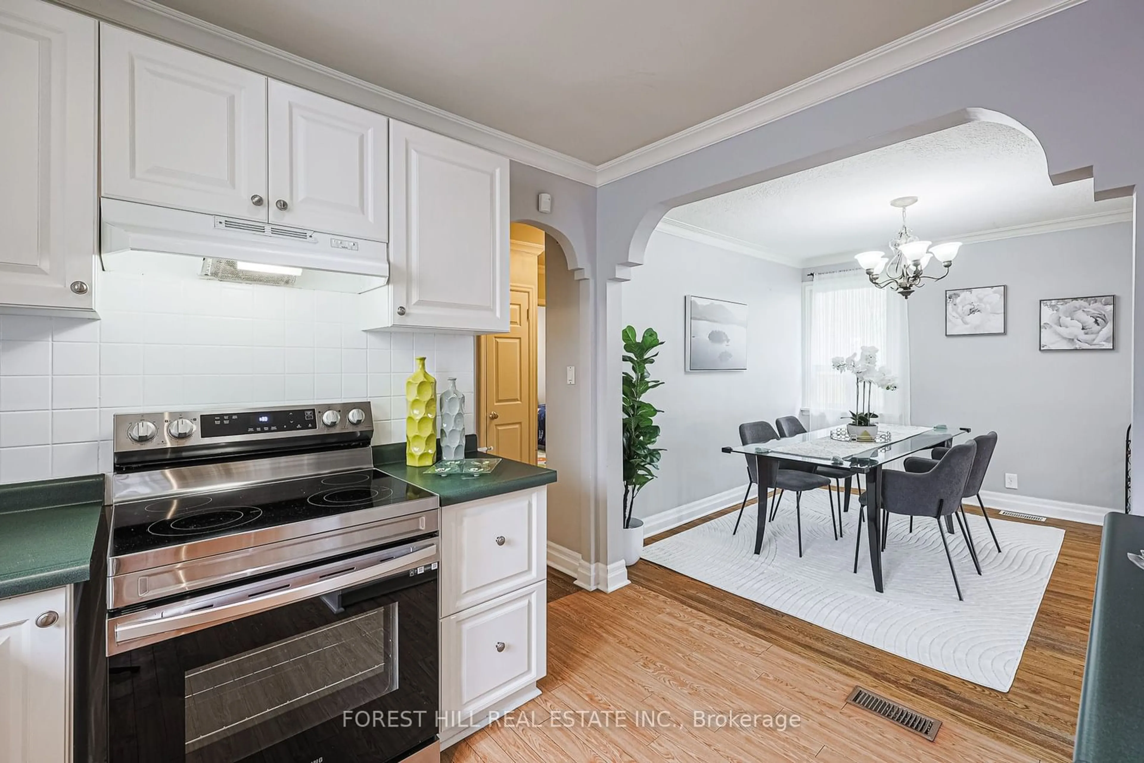 Open concept kitchen, unknown for 33 Burncrest Dr, Toronto Ontario M5M 2Z2