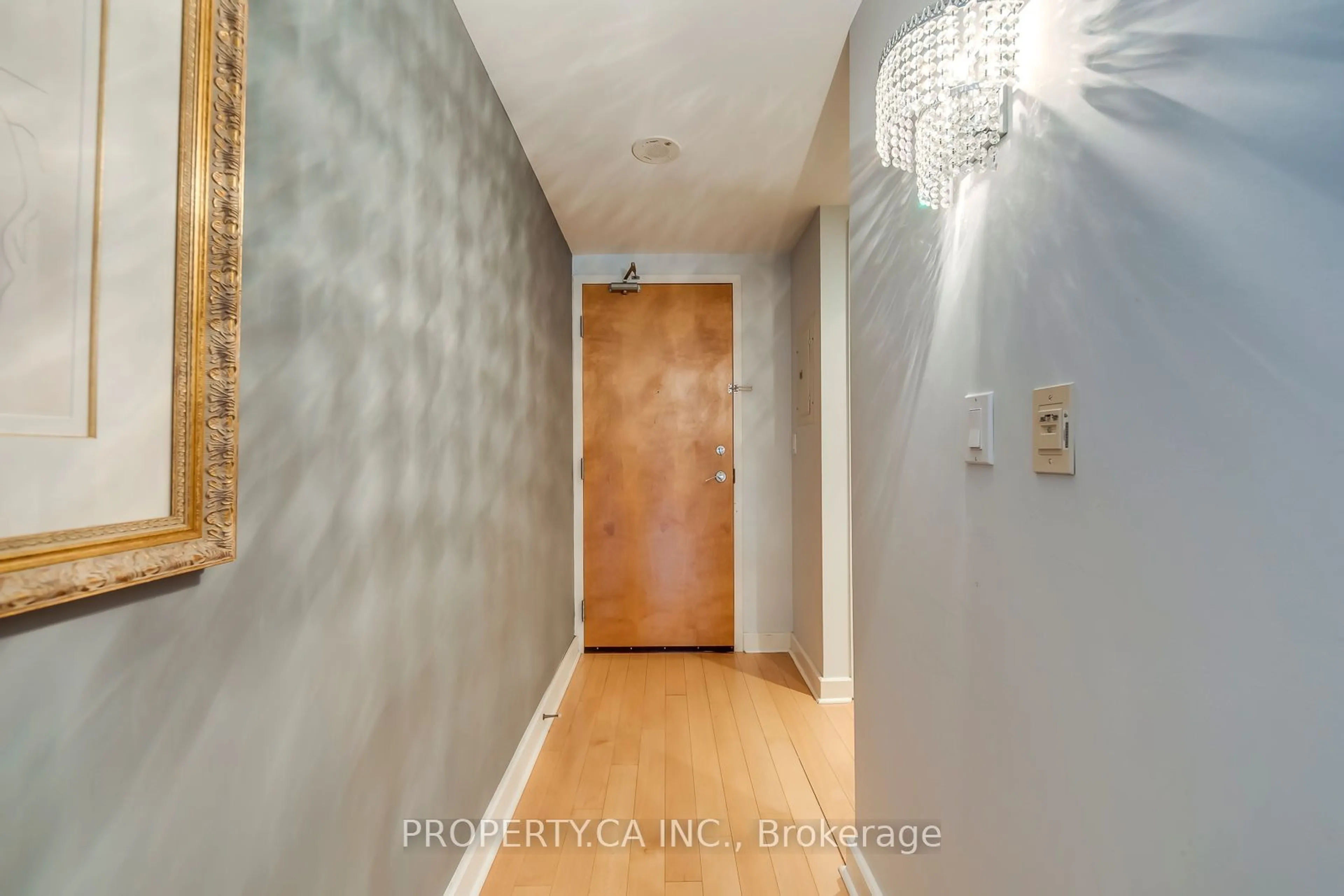 Indoor entryway for 350 Wellington St #M12, Toronto Ontario M5V 3W9