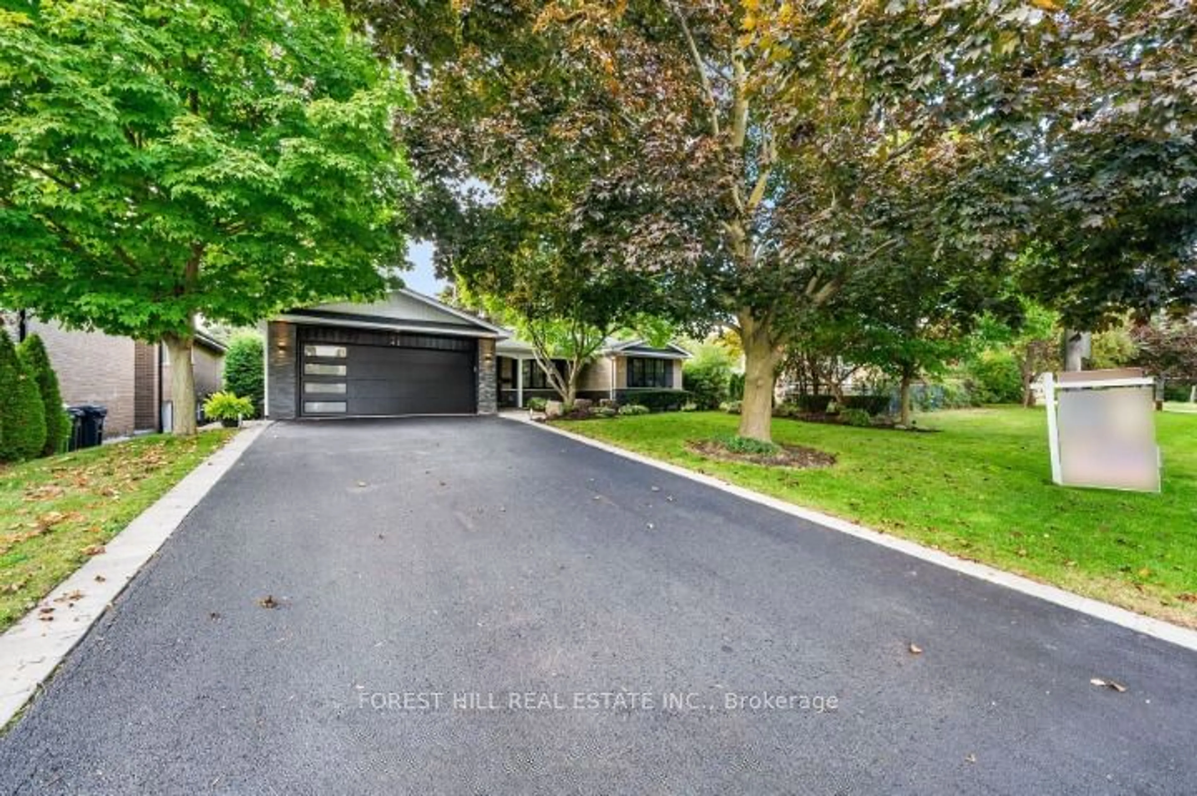 A pic from outside/outdoor area/front of a property/back of a property/a pic from drone, street for 42 Heathview Ave, Toronto Ontario M2K 2C1