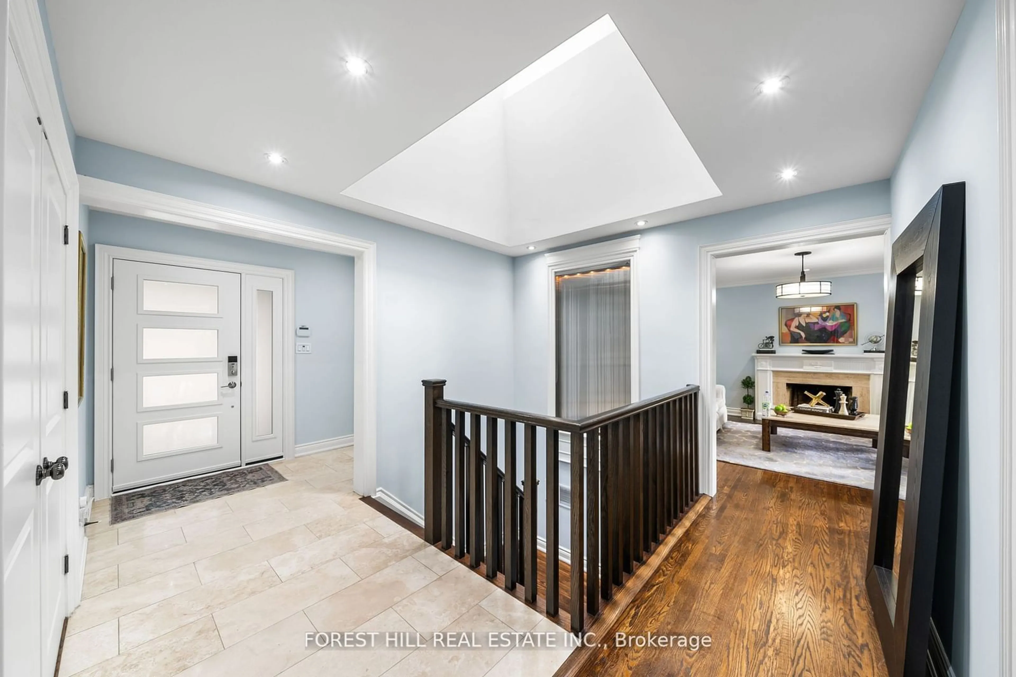 Indoor foyer for 42 Heathview Ave, Toronto Ontario M2K 2C1