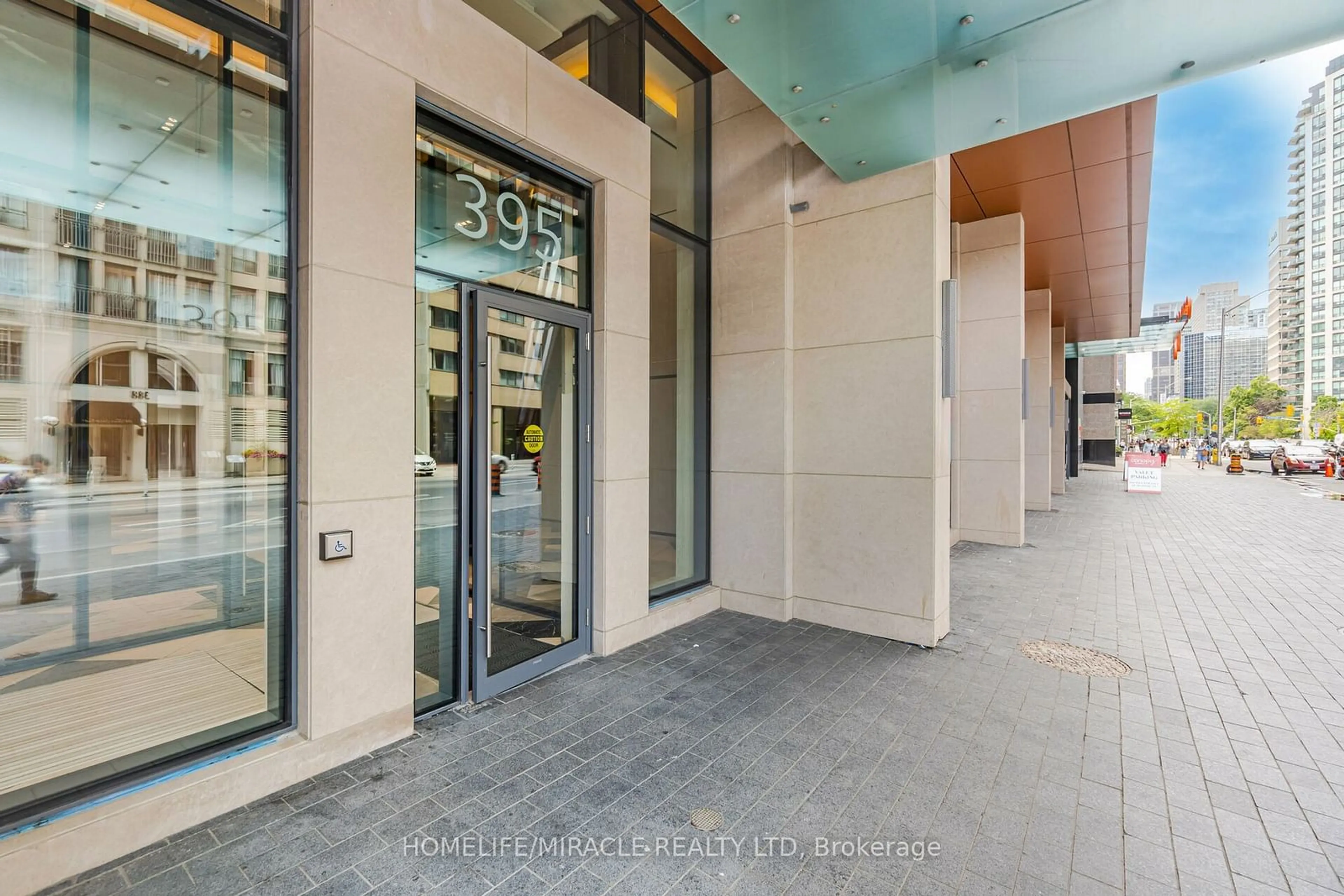 Indoor foyer for 395 Bloor St #2110, Toronto Ontario M4W 0B4