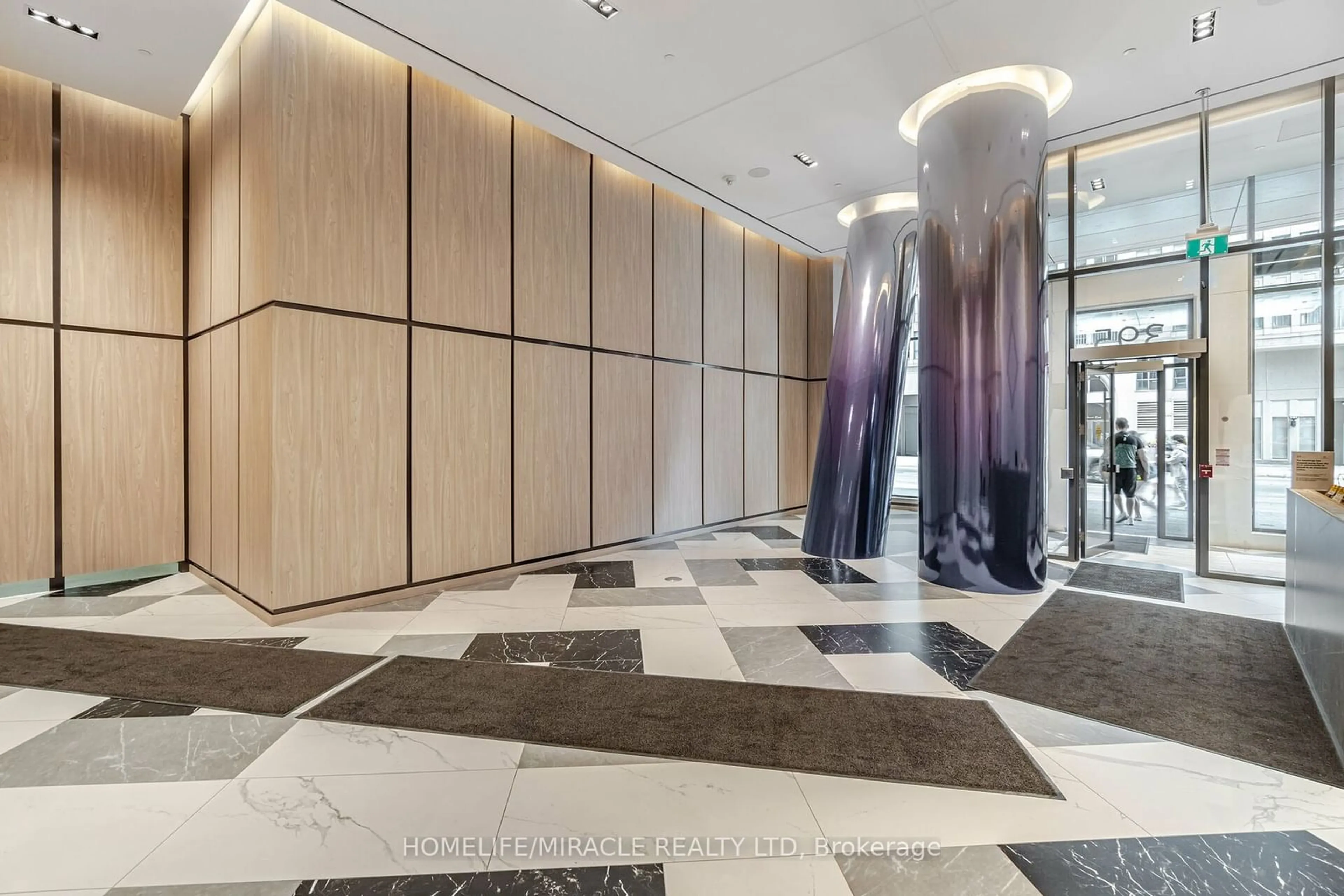 Indoor foyer for 395 Bloor St #2110, Toronto Ontario M4W 0B4