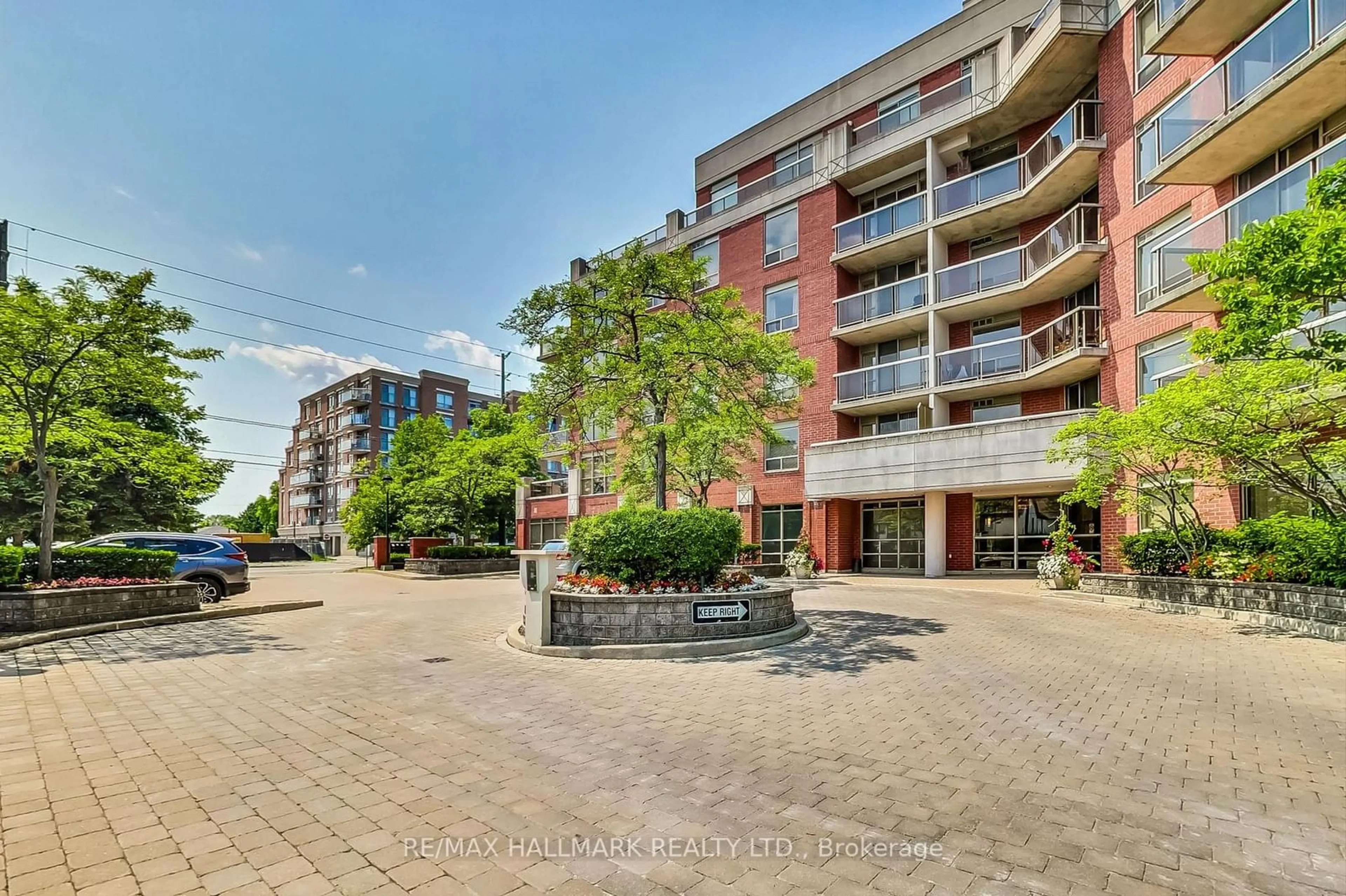 A pic from outside/outdoor area/front of a property/back of a property/a pic from drone, street for 800 Sheppard Ave #405, Toronto Ontario M3H 6B4