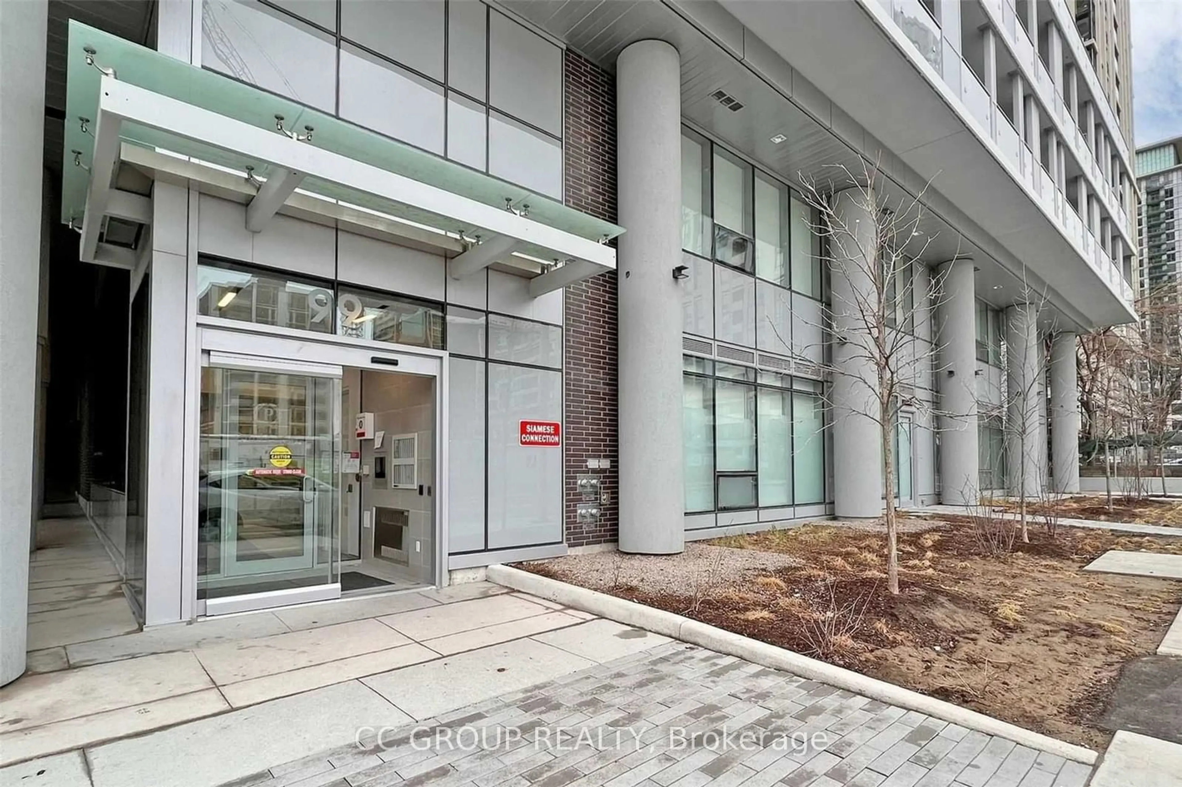 Indoor foyer for 99 Broadway Ave #901, Toronto Ontario M4P 0E3