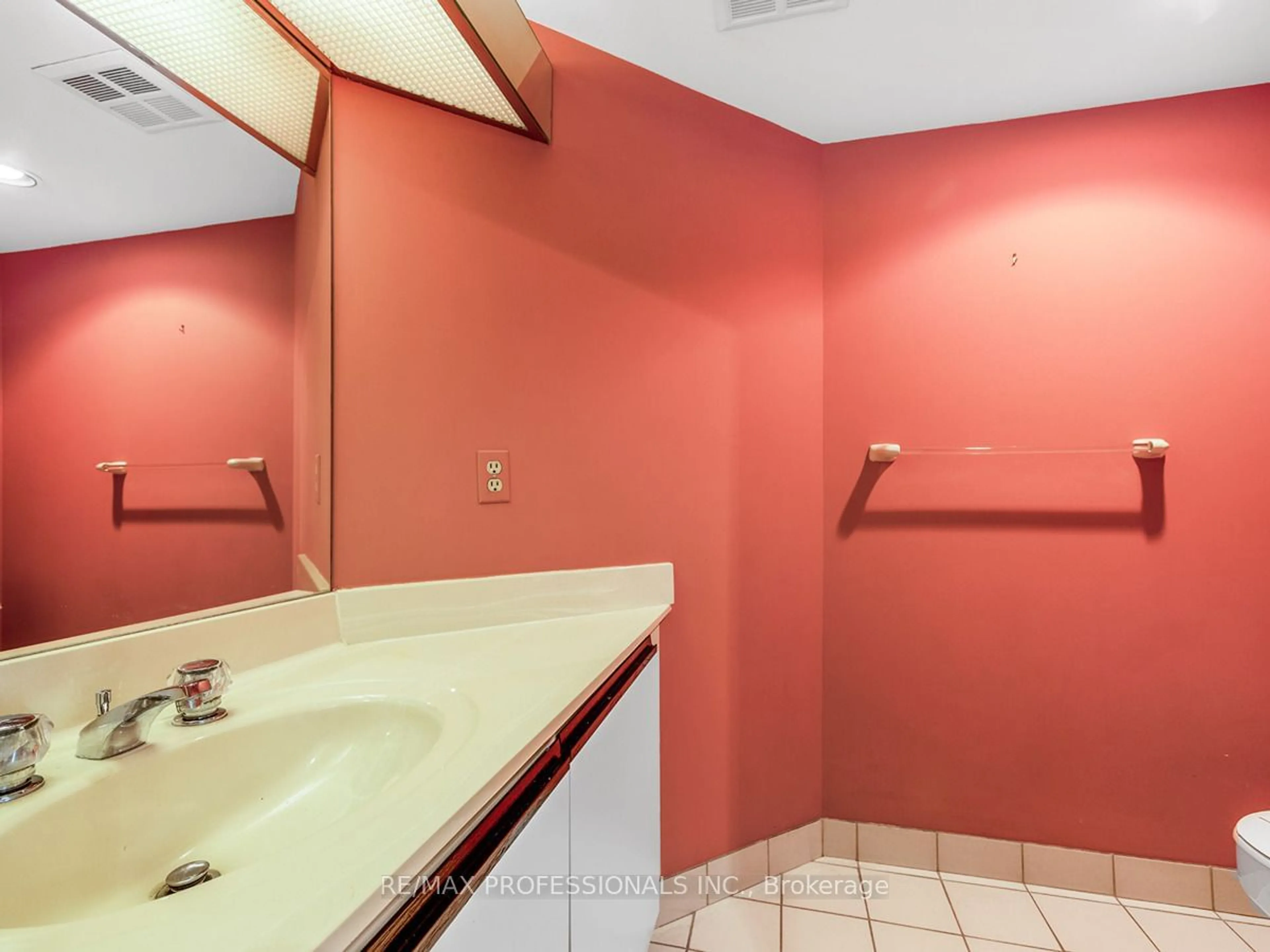 Standard bathroom, unknown for 5444 Yonge St #1102A, Toronto Ontario M2N 6J4