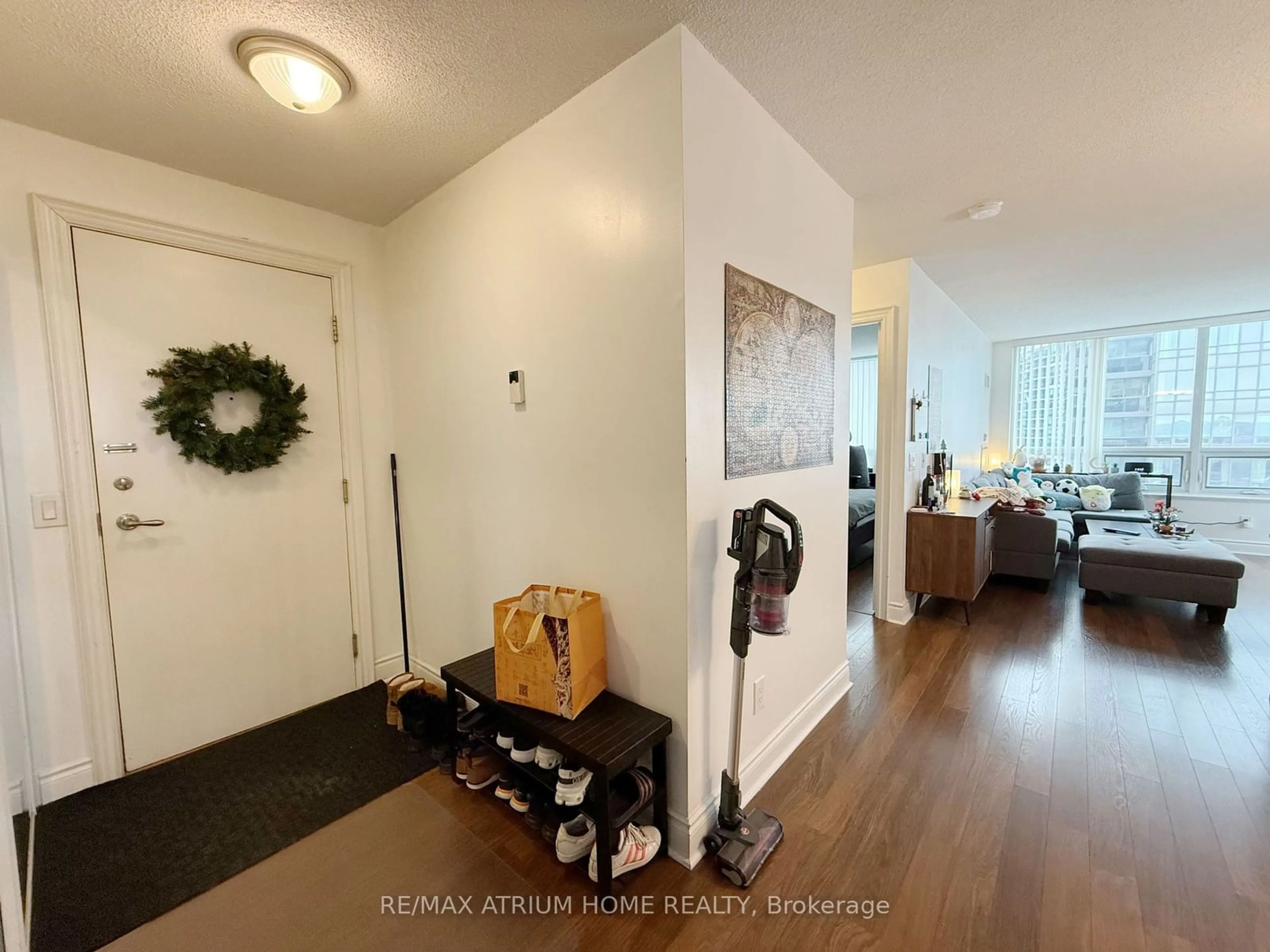 Indoor entryway for 25 Greenview Ave #1227, Toronto Ontario M2M 1R2