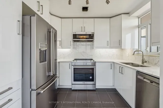 Additional property image - 581 Avenue Rd Unit 1005
