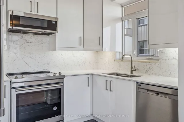 Additional property image - 581 Avenue Rd Unit 1005
