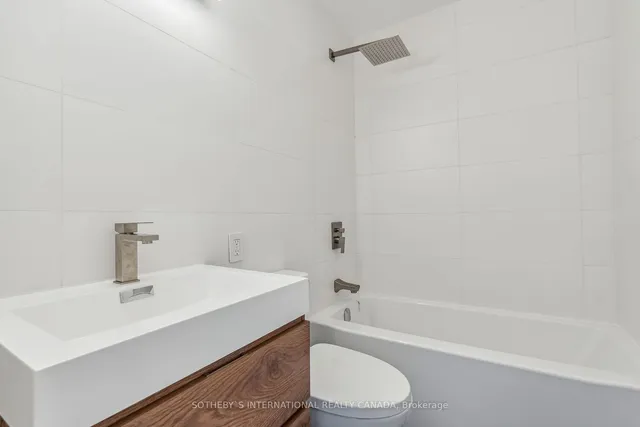 Additional property image - 581 Avenue Rd Unit 1005