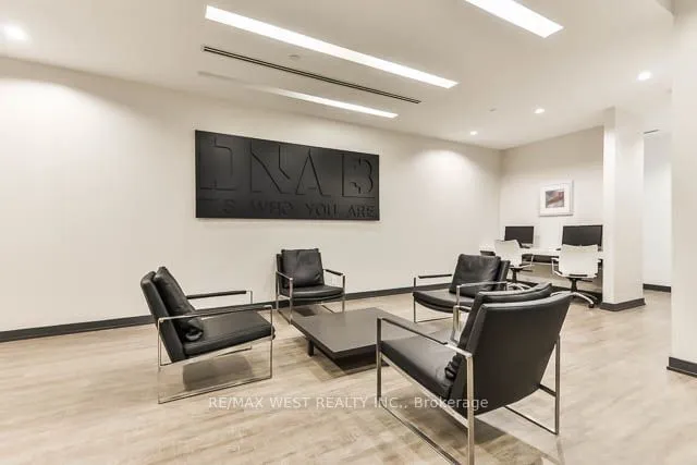 Additional property image - 1030 King St