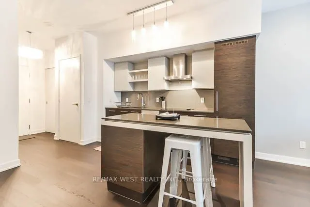 Additional property image - 1030 King St