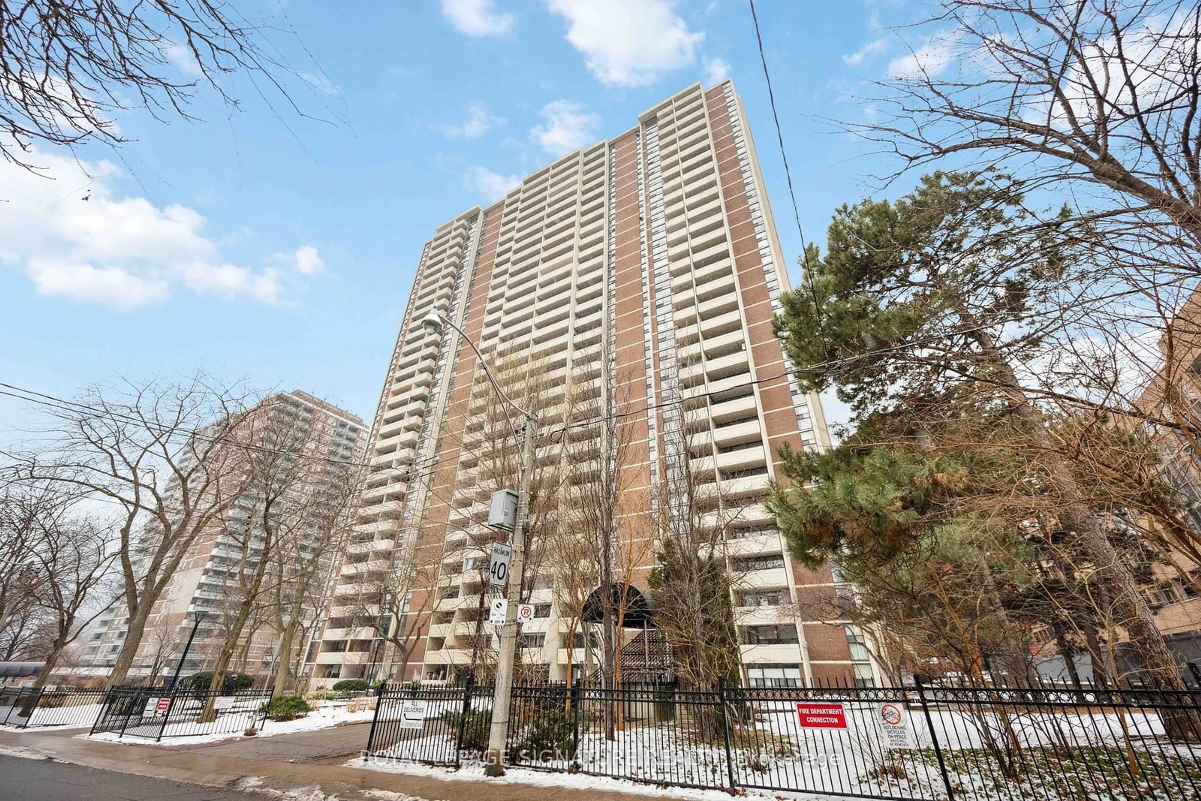 Patio, street for 40 Homewood Ave #2503, Toronto Ontario M4Y 2K2