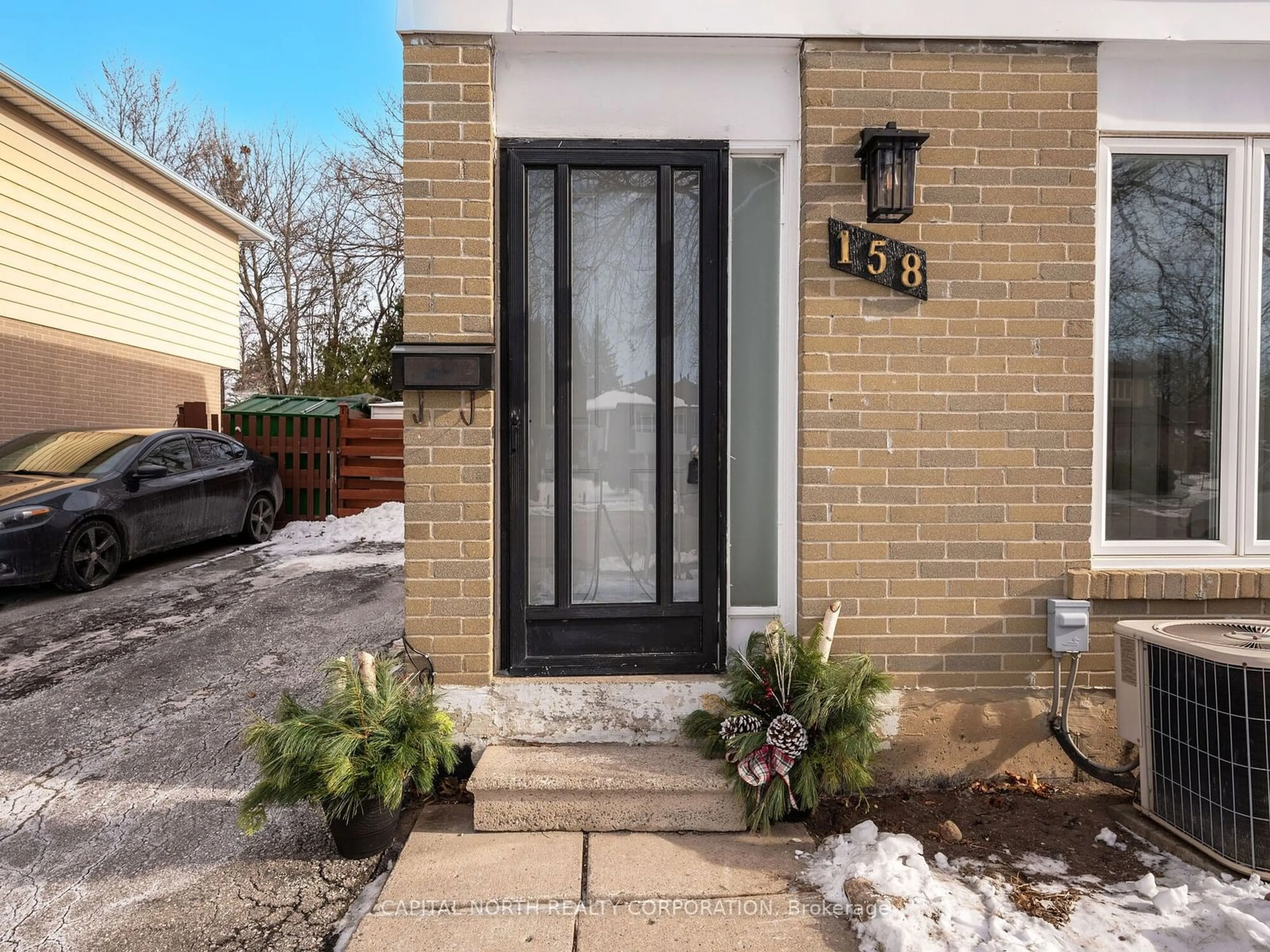 Indoor entryway for 158 Freshmeadow Dr, Toronto Ontario M2H 2R1